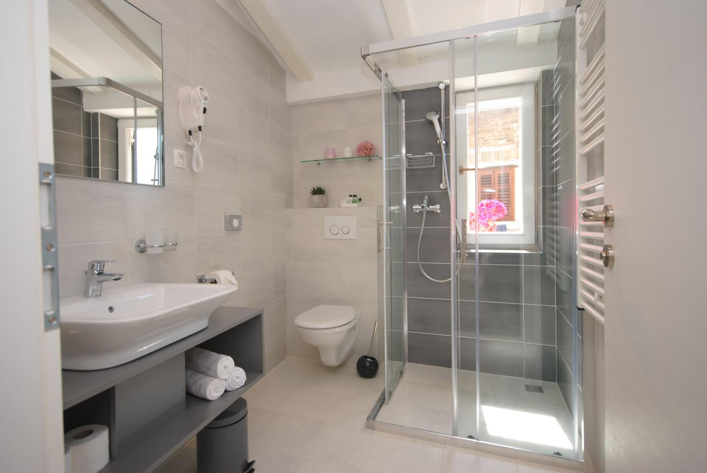 Lanterna Rooms