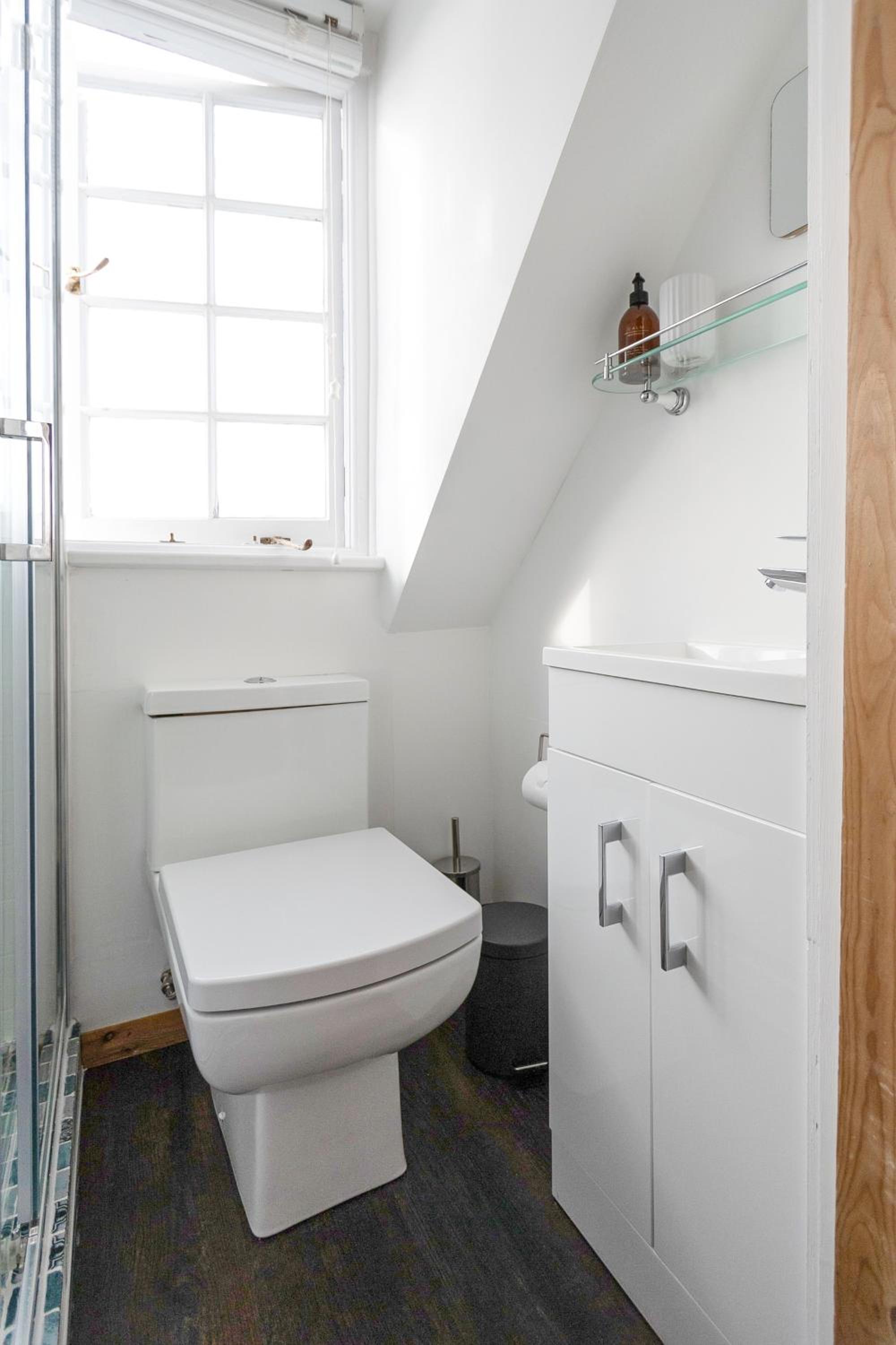 A North London Retreat Cottage, 3 bed with garden