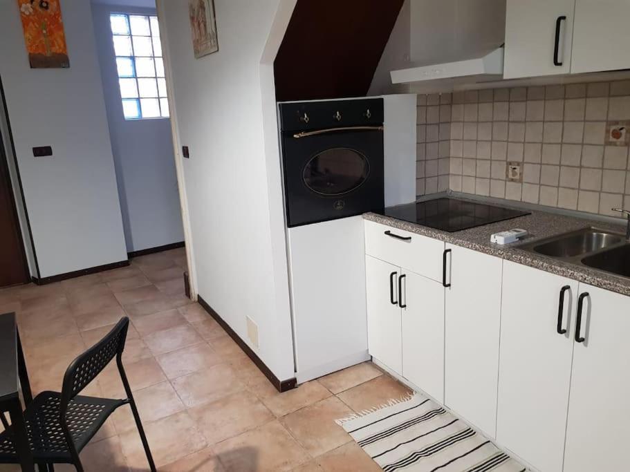 Host Civico 4 en Montafia — kitchen