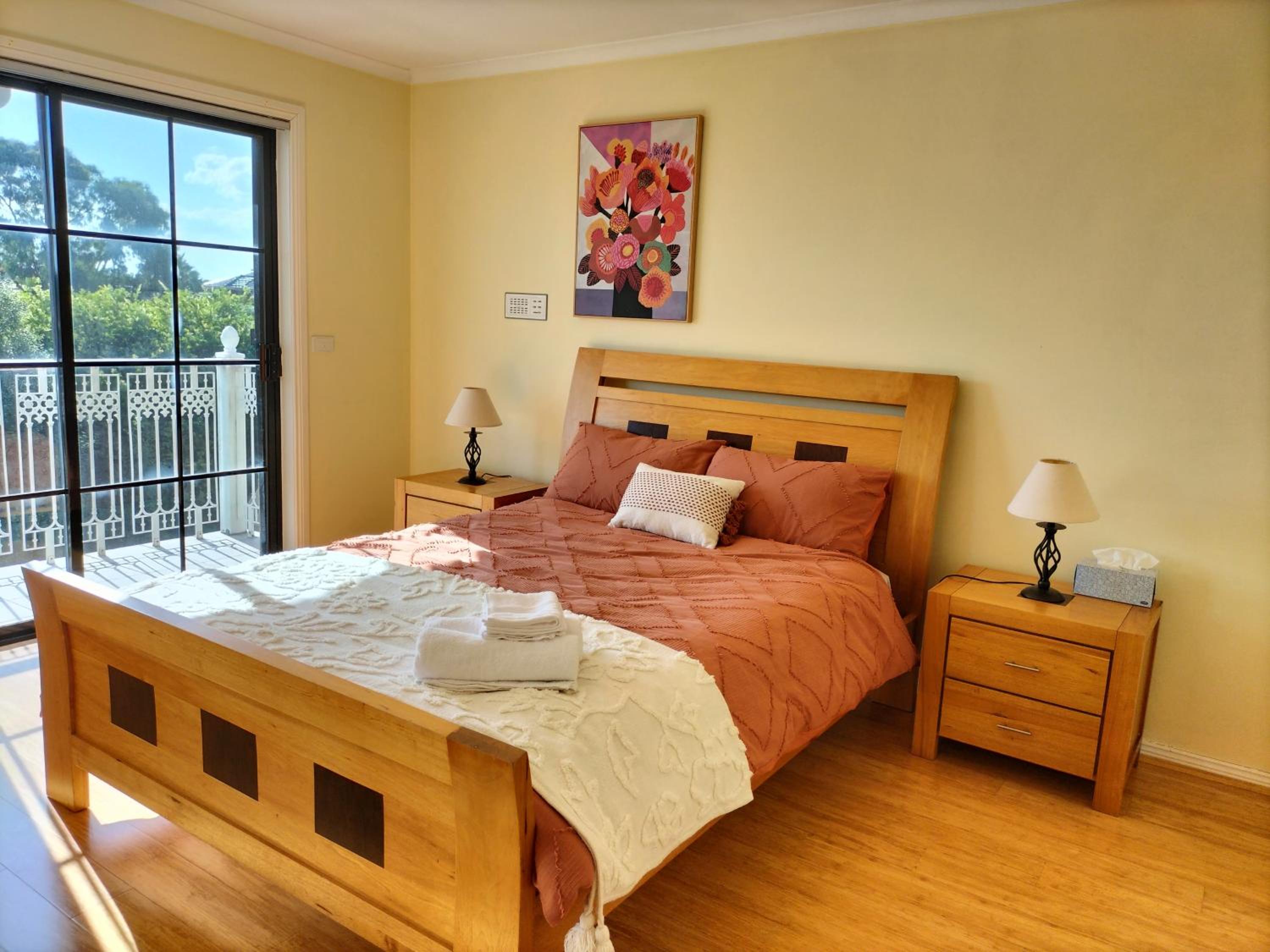 12 mins to Mel Airport-Good Wood House