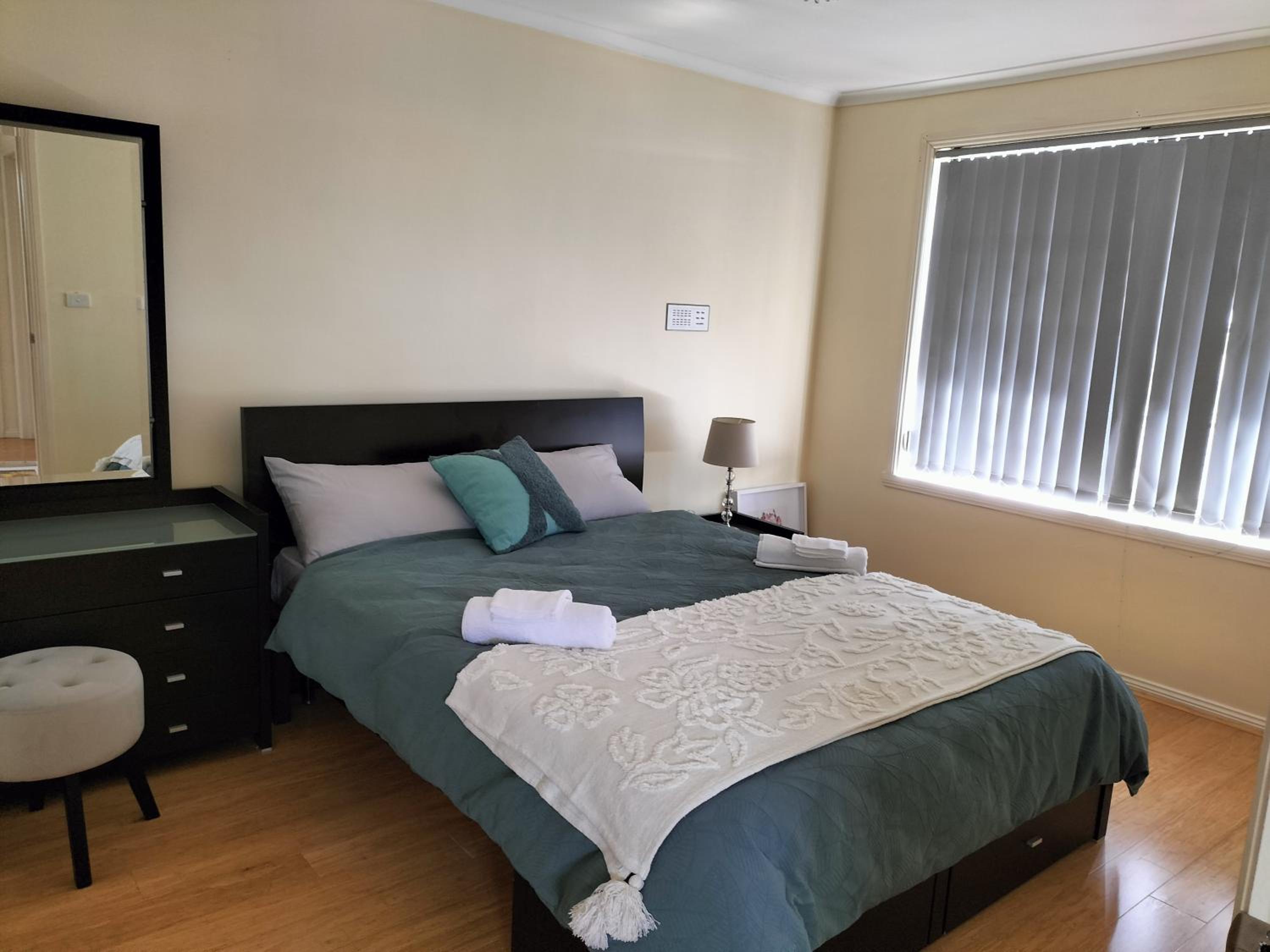 12 mins to Mel Airport-Good Wood House