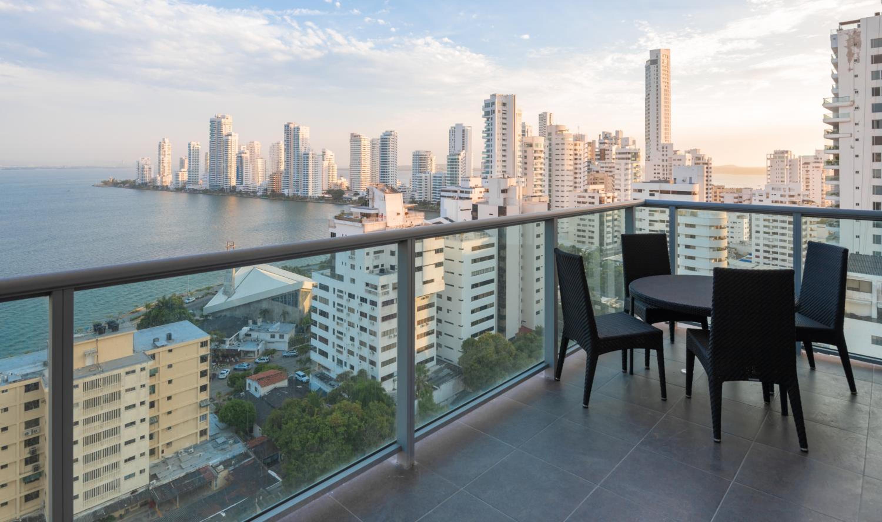 Hotel Luxury Ocean View Apartment by Huespedia 1608 - Image 1