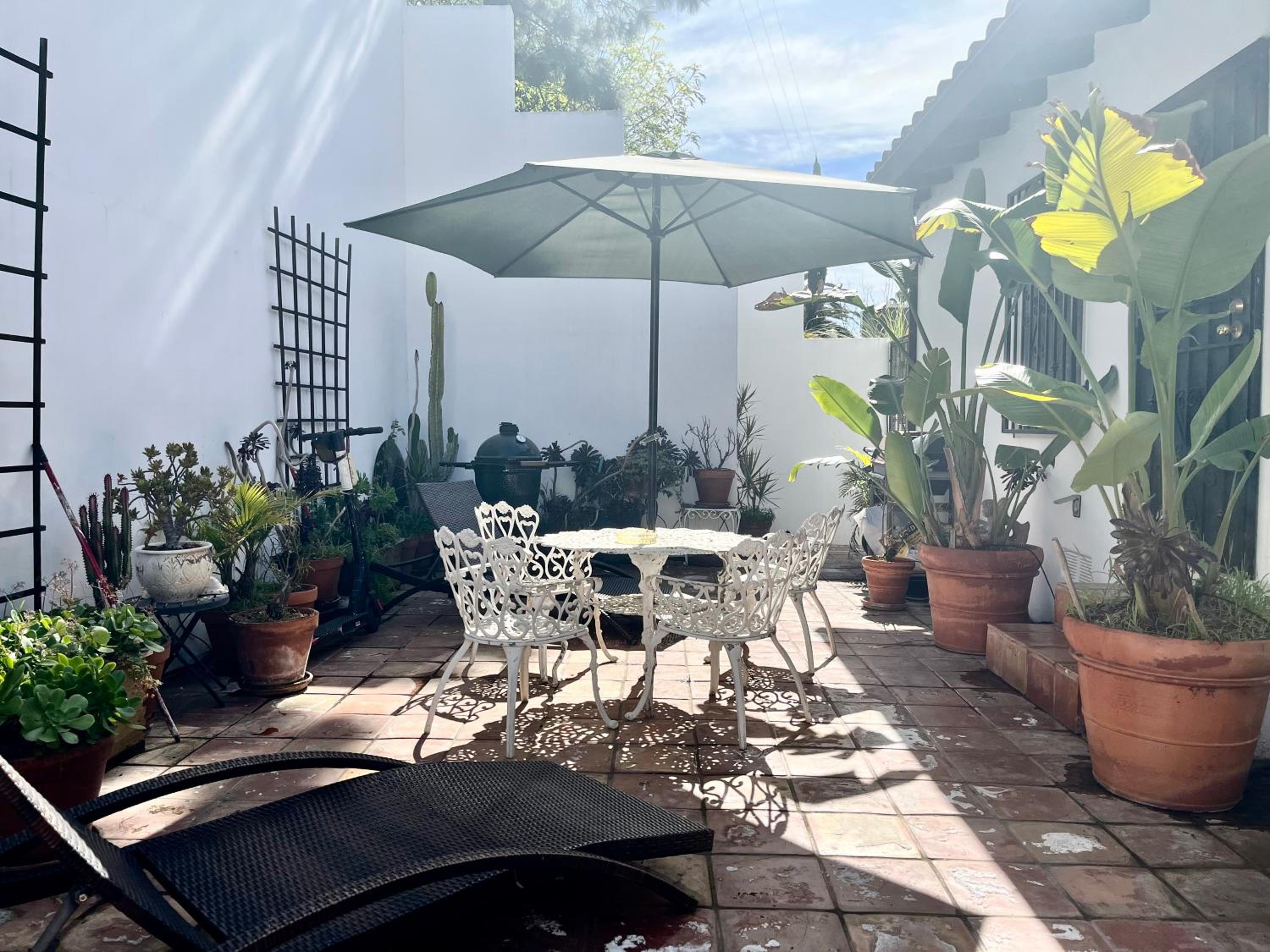 Hollywood Hills Homestay