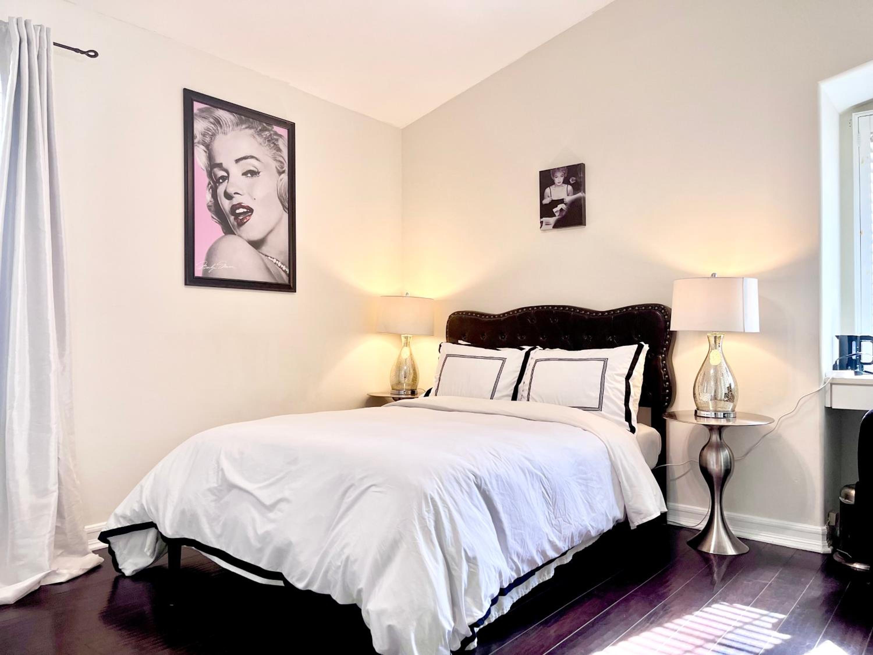 Hollywood Hills Homestay