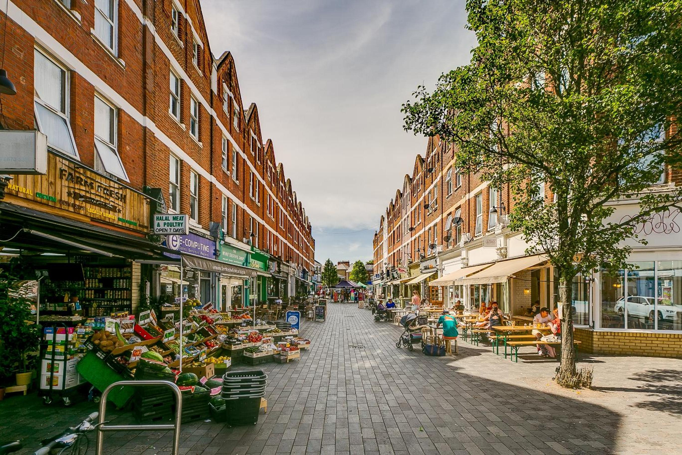 Balham near Tube Victorian House 4 Bedrooms 9 beds