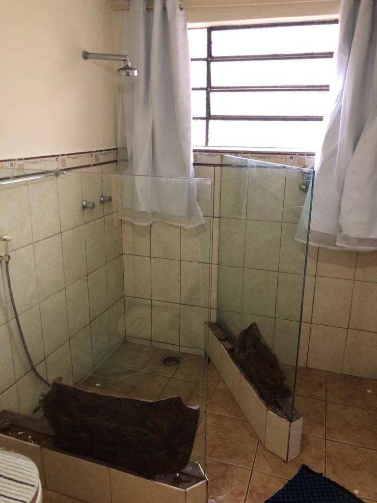 Casa da Fazenda- no bosque com lareira e banheira