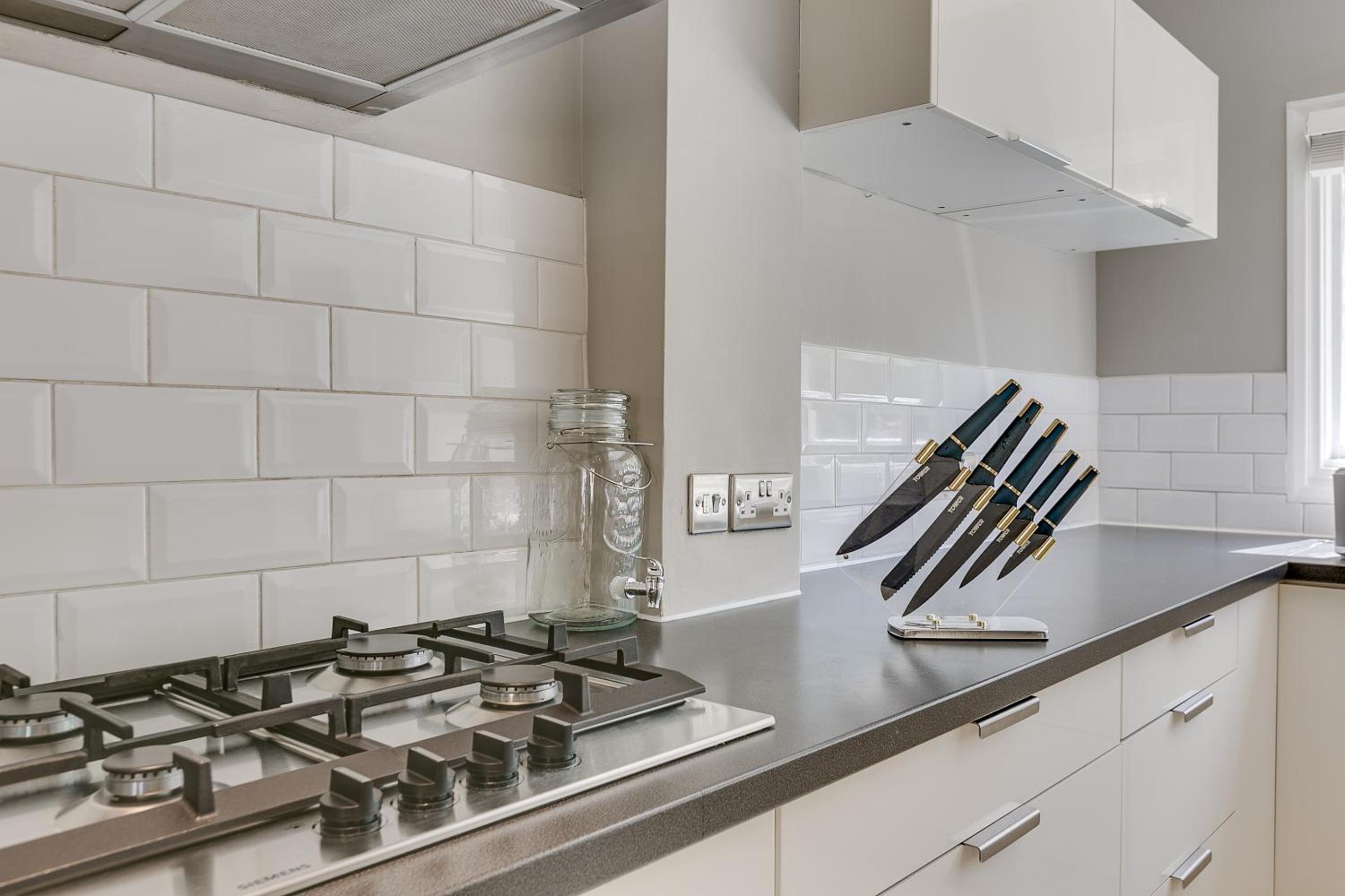 Balham near Tube Victorian House 4 Bedrooms 9 beds