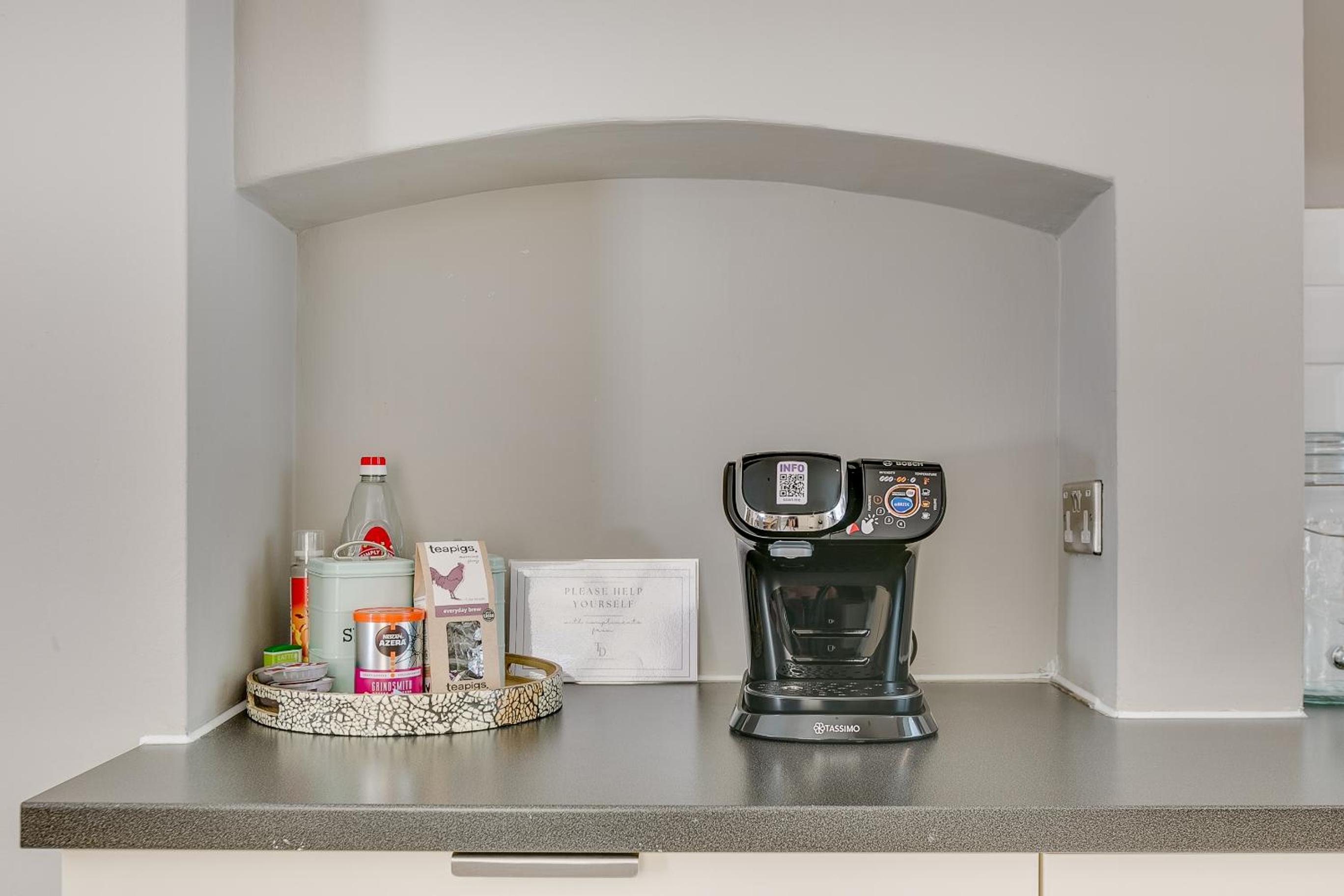 Balham near Tube Victorian House 4 Bedrooms 9 beds