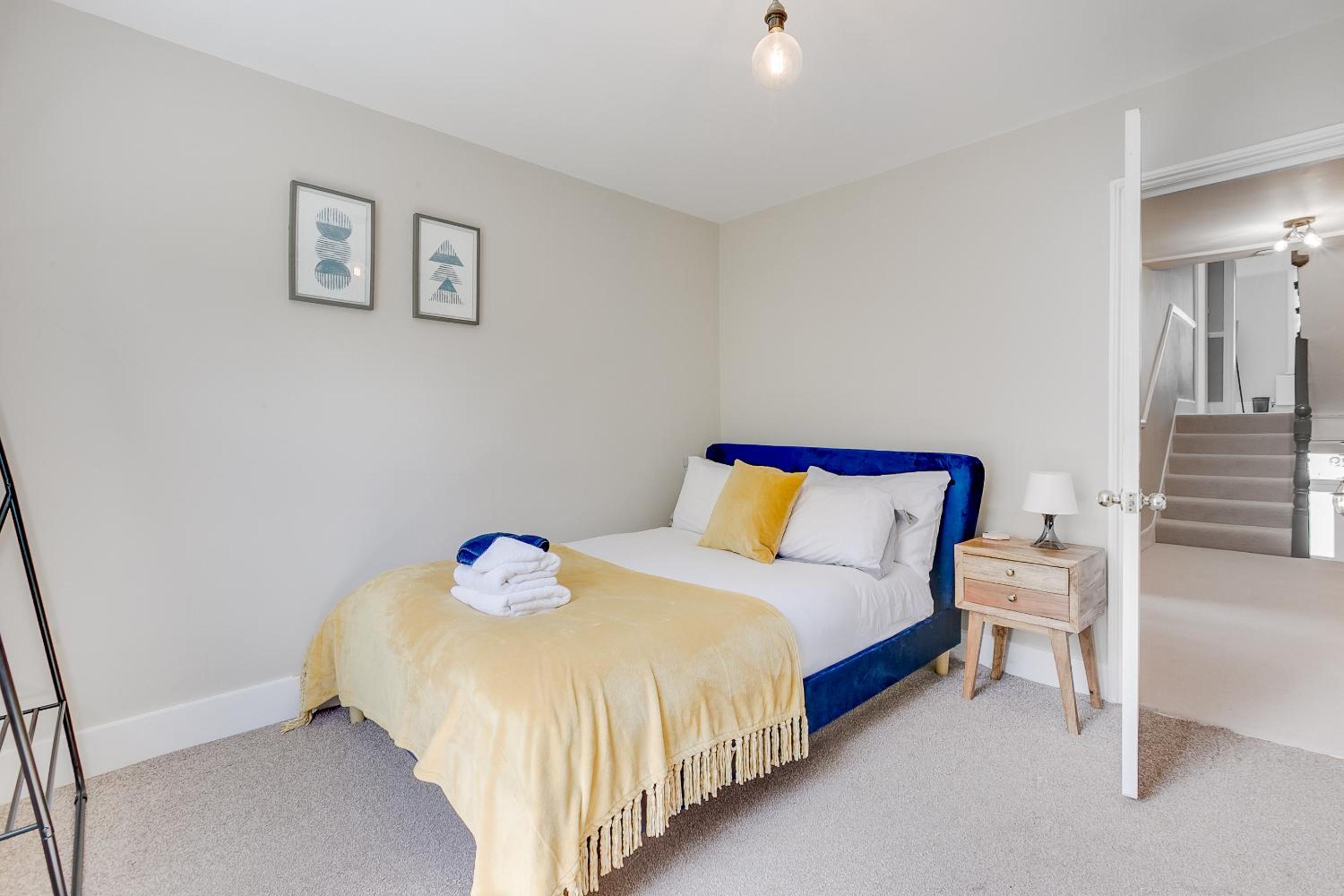 Balham near Tube Victorian House 4 Bedrooms 9 beds