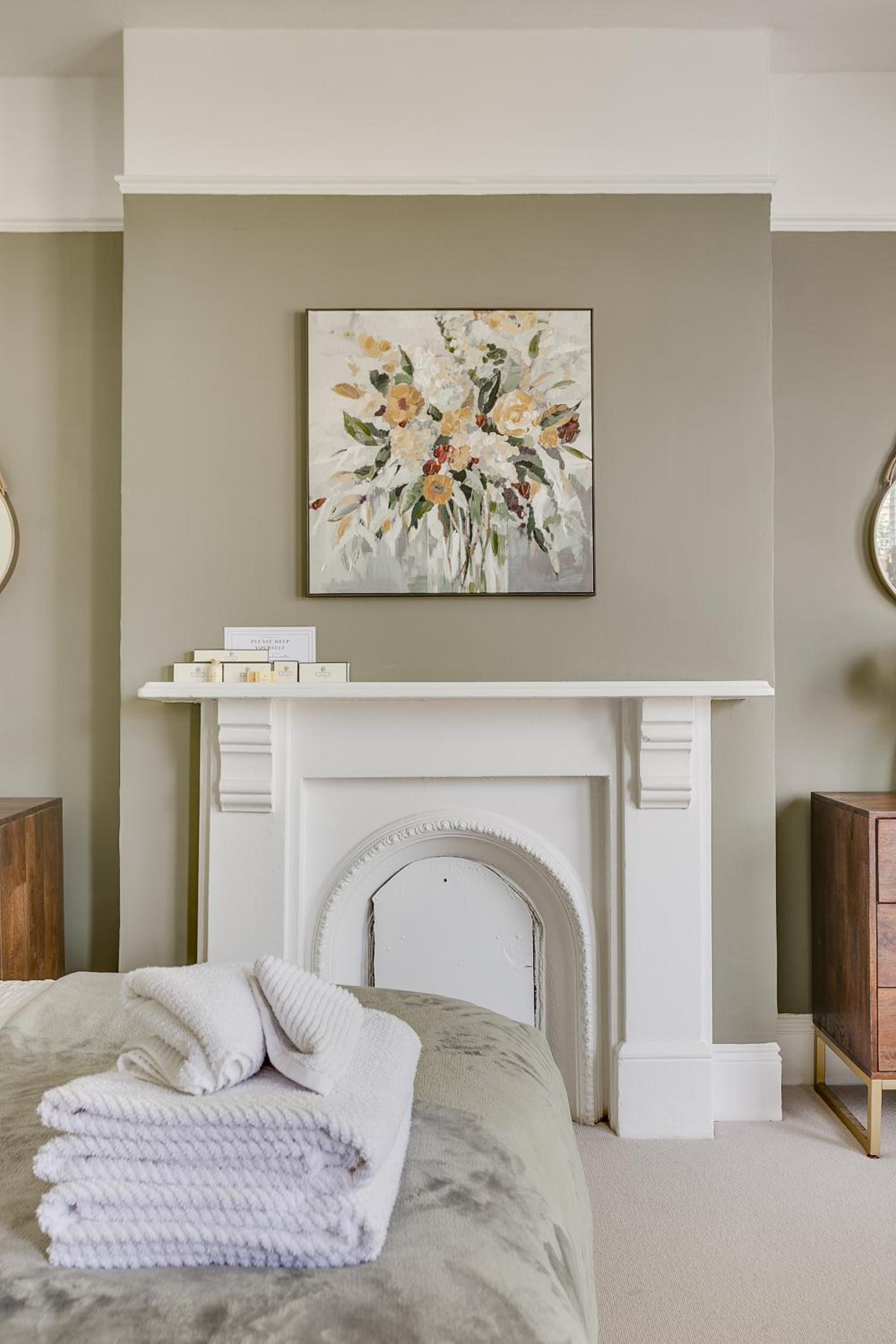 Balham near Tube Victorian House 4 Bedrooms 9 beds