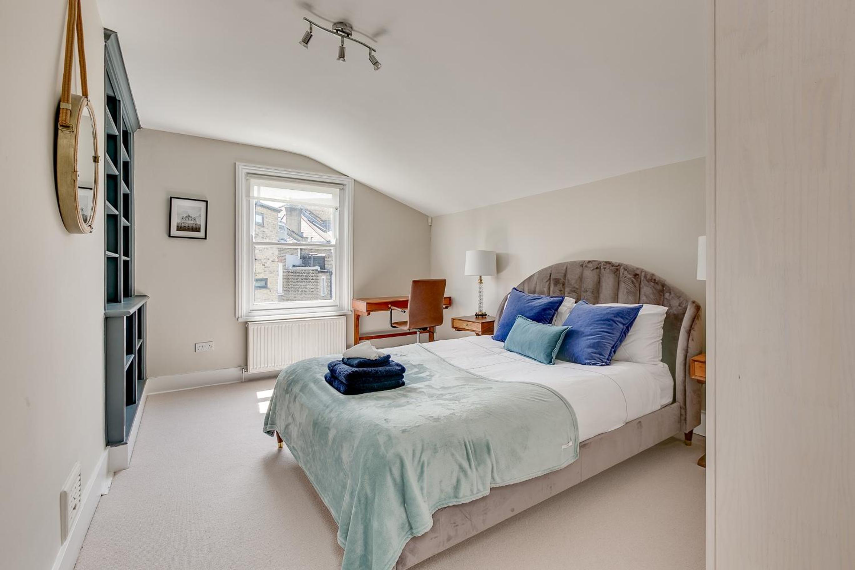 Balham near Tube Victorian House 4 Bedrooms 9 beds