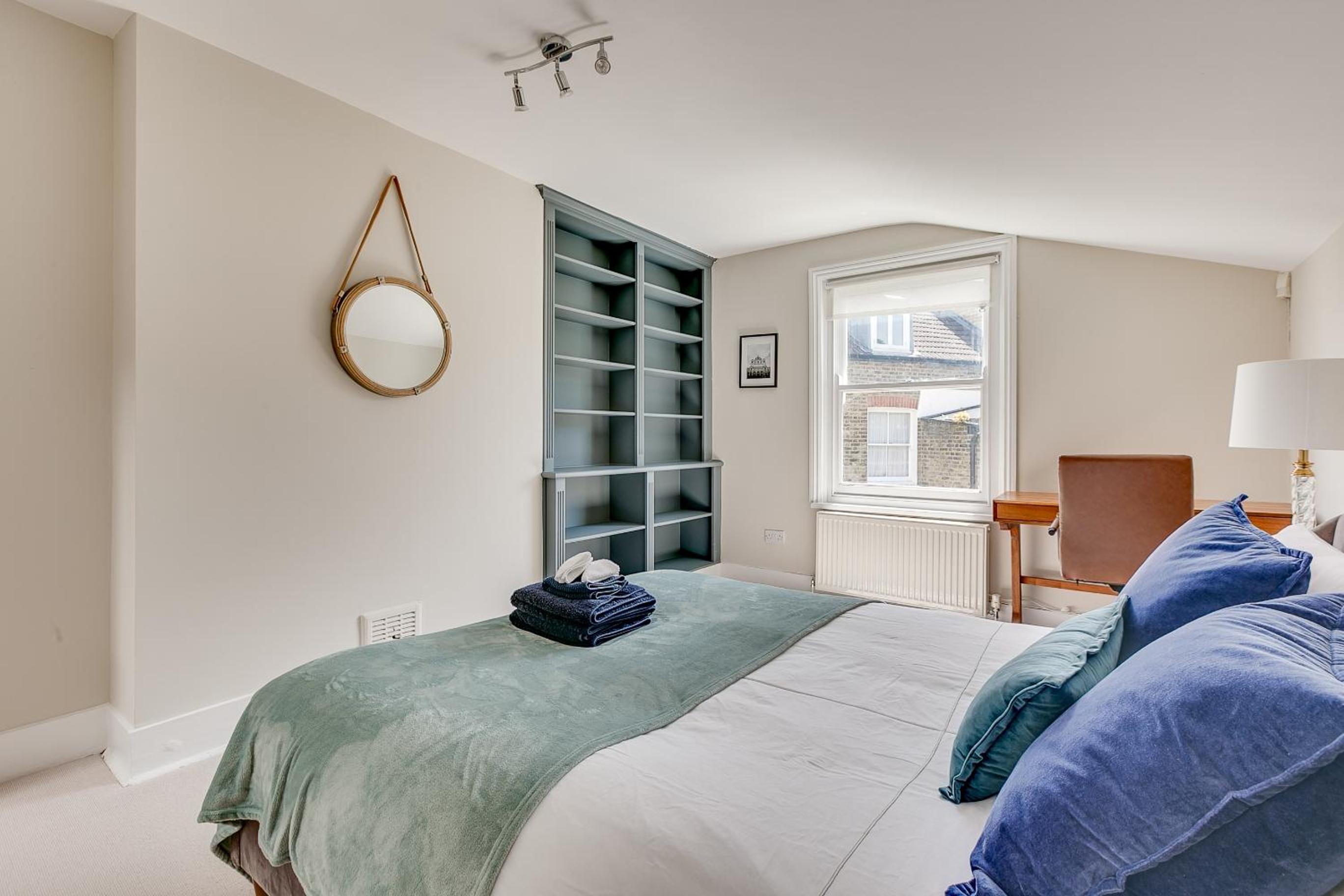 Balham near Tube Victorian House 4 Bedrooms 9 beds