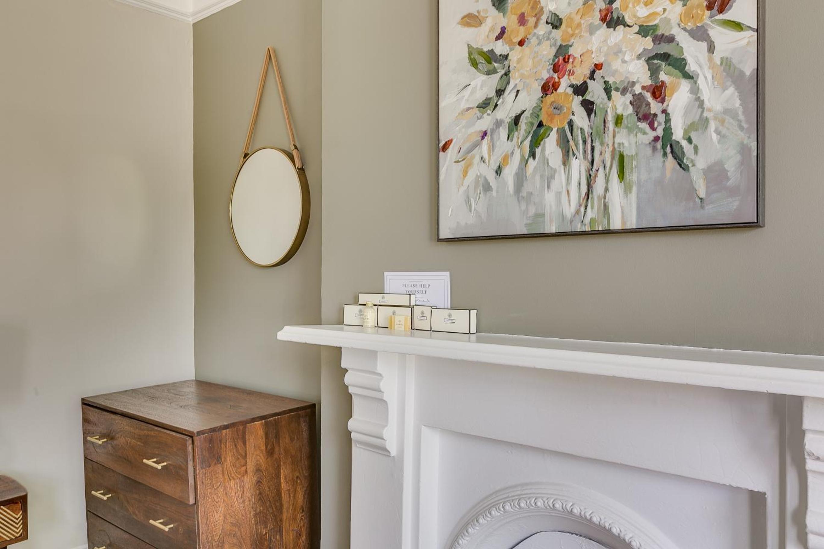 Balham near Tube Victorian House 4 Bedrooms 9 beds