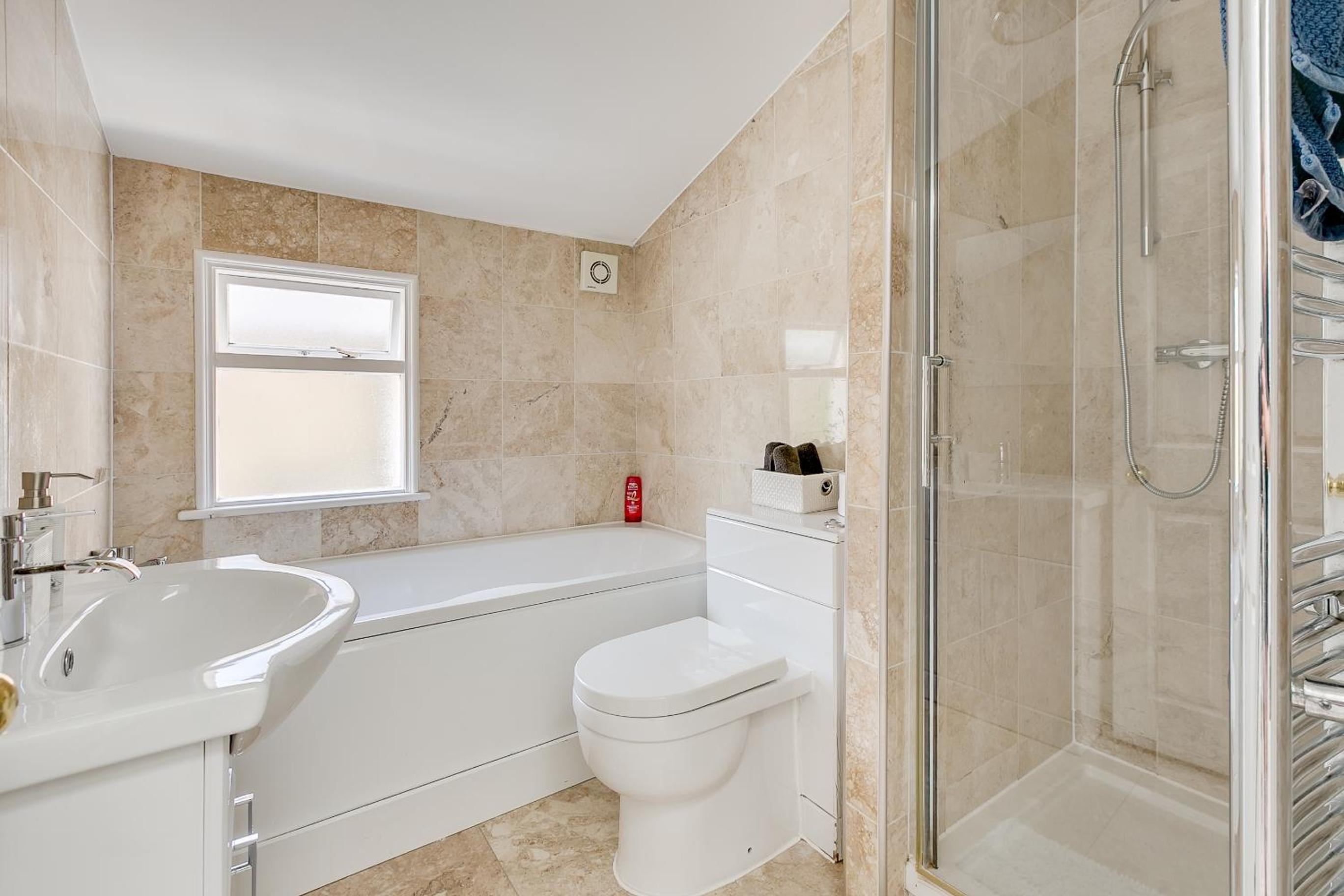 Balham near Tube Victorian House 4 Bedrooms 9 beds