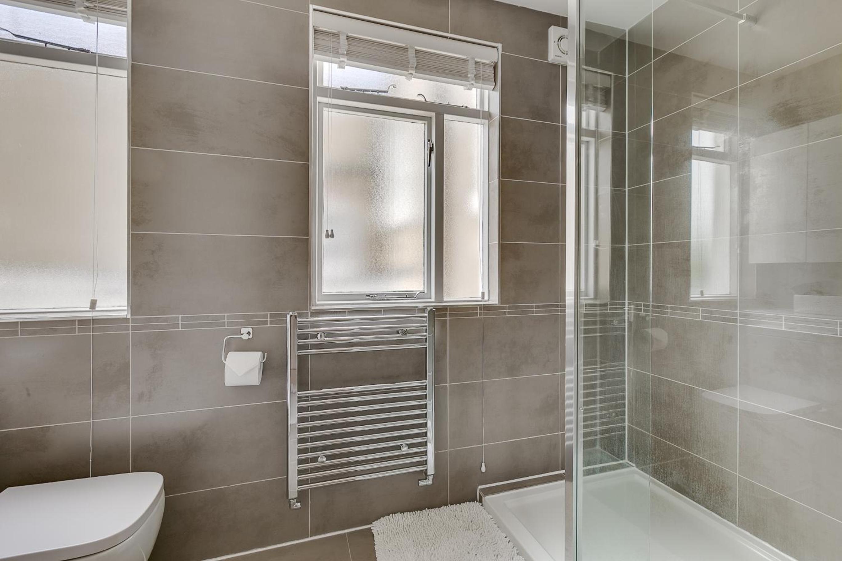 Balham near Tube Victorian House 4 Bedrooms 9 beds