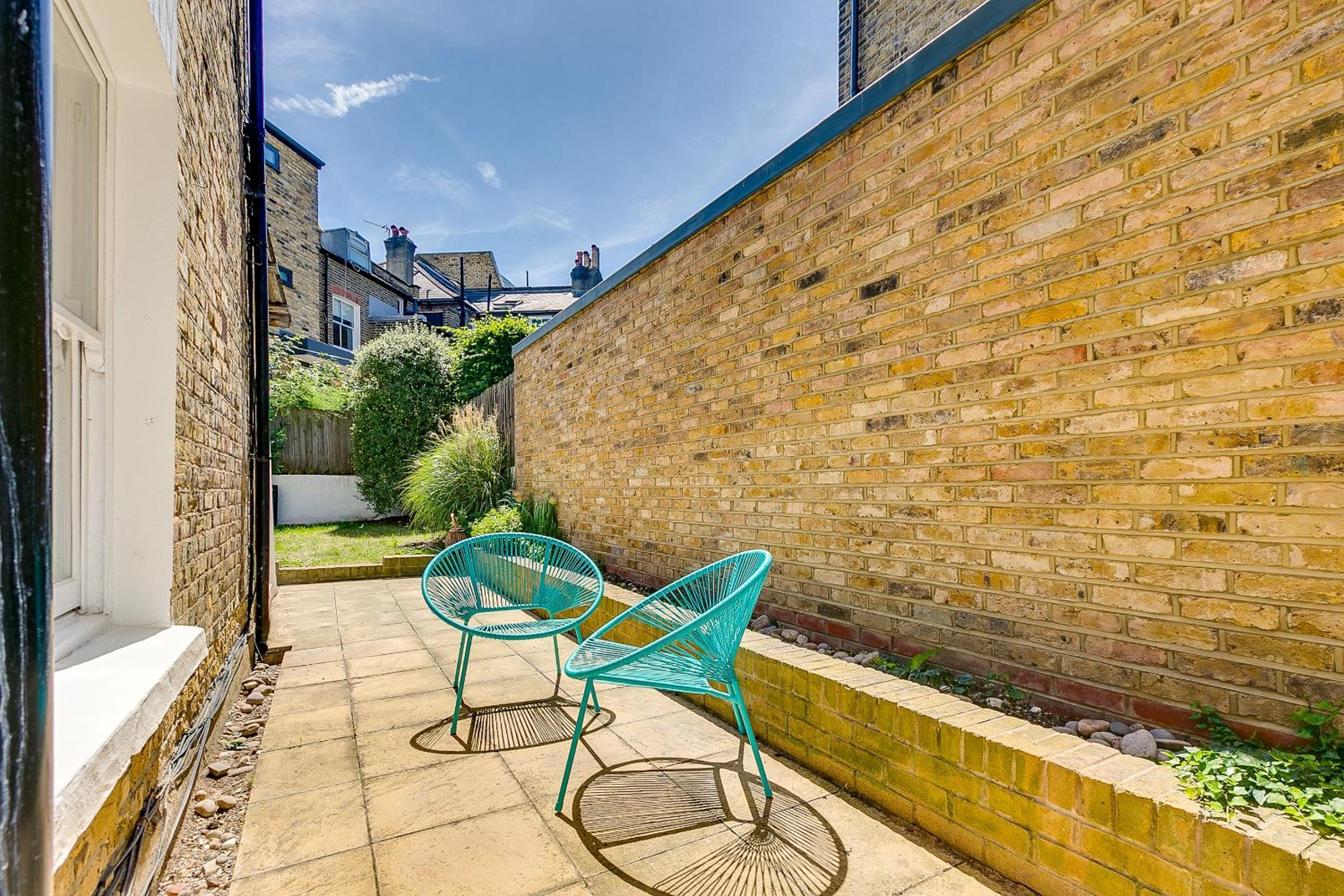 Balham near Tube Victorian House 4 Bedrooms 9 beds