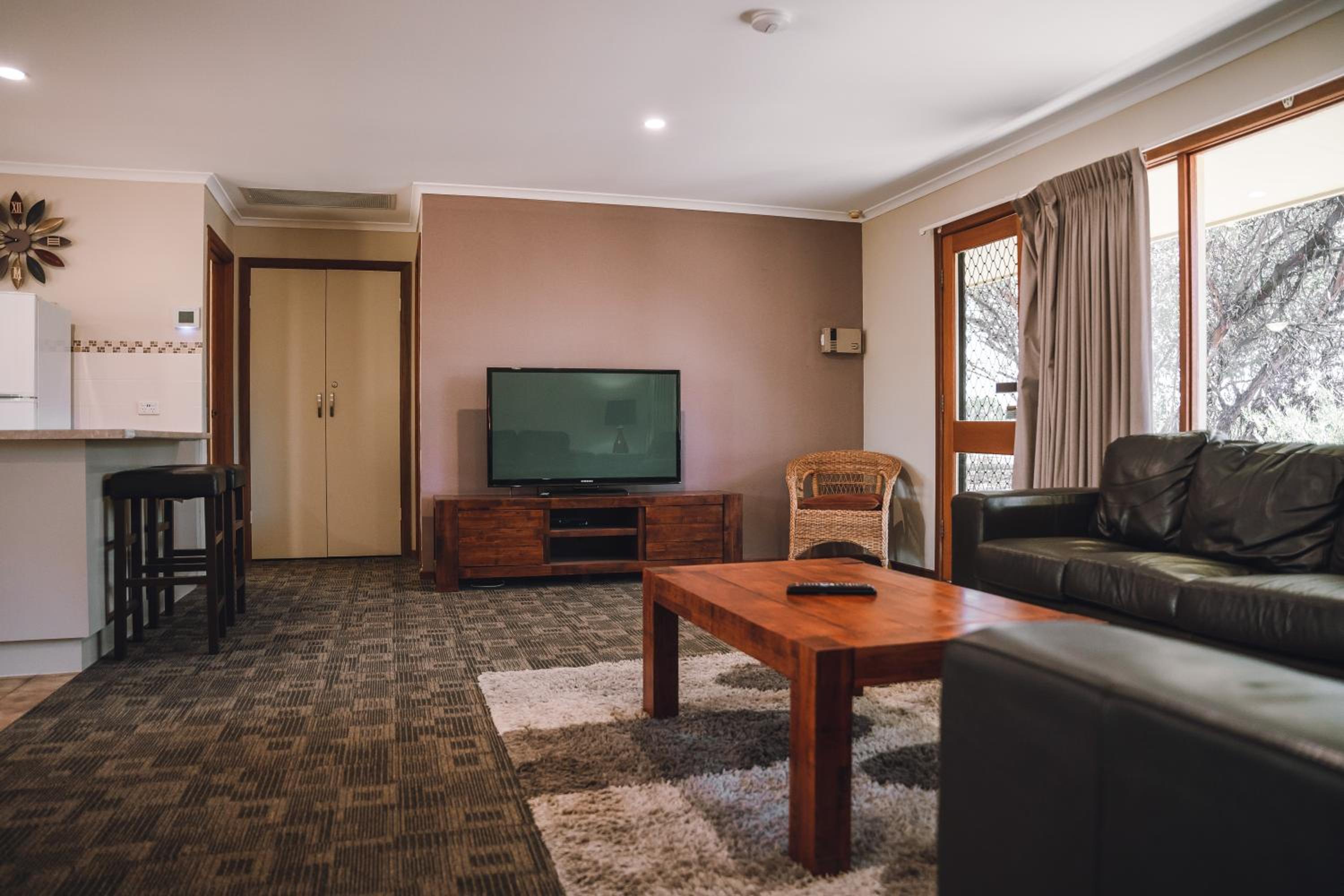 Riverbush Cottages