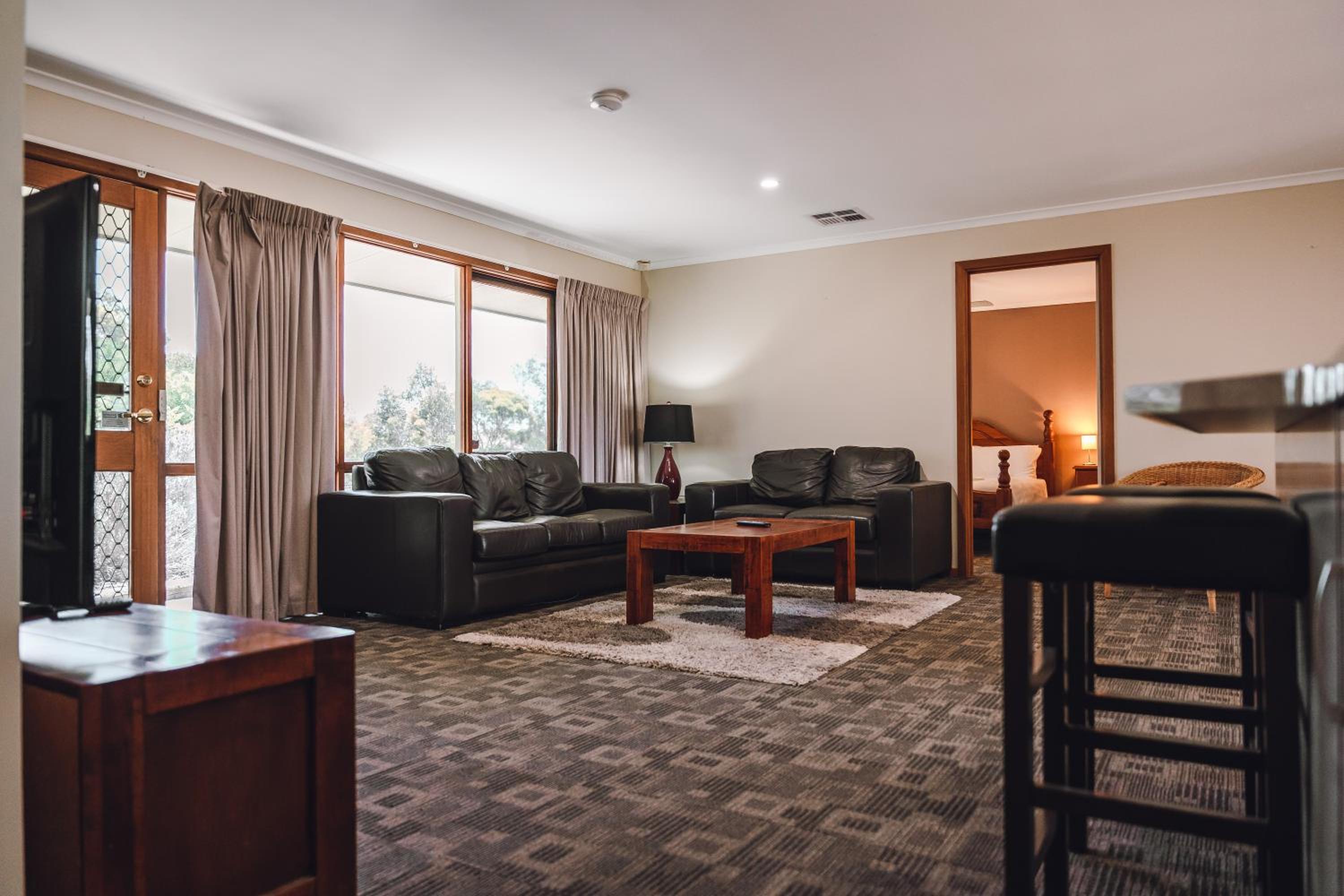 Riverbush Cottages