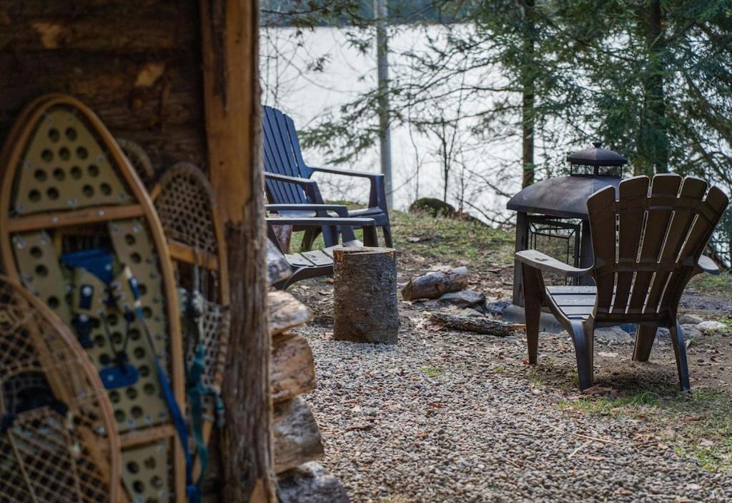 Cozy Winter Kabin + Hot Tub & Firepit