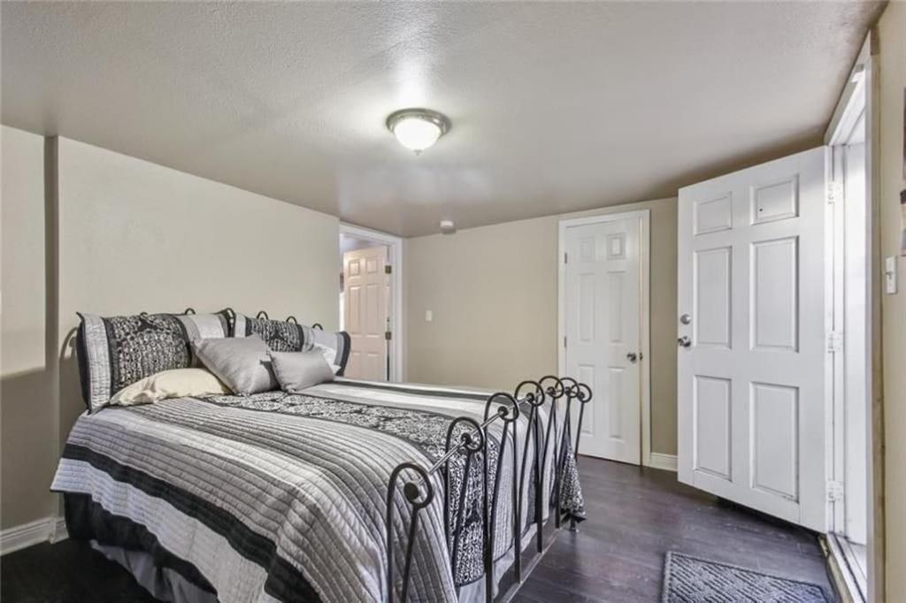 Historic Cottage 3 mins to the French Qtr. Sleeps 12 view 2