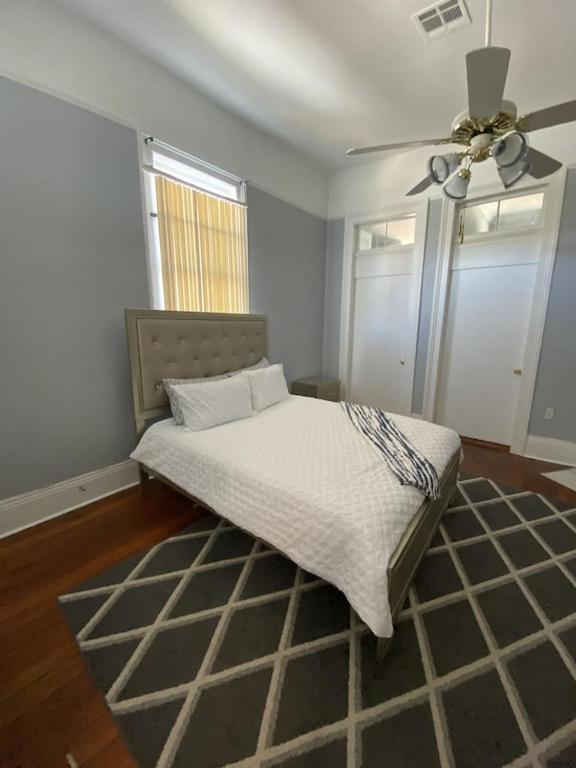 Historic Cottage 3 mins to the French Qtr. Sleeps 12 view 3