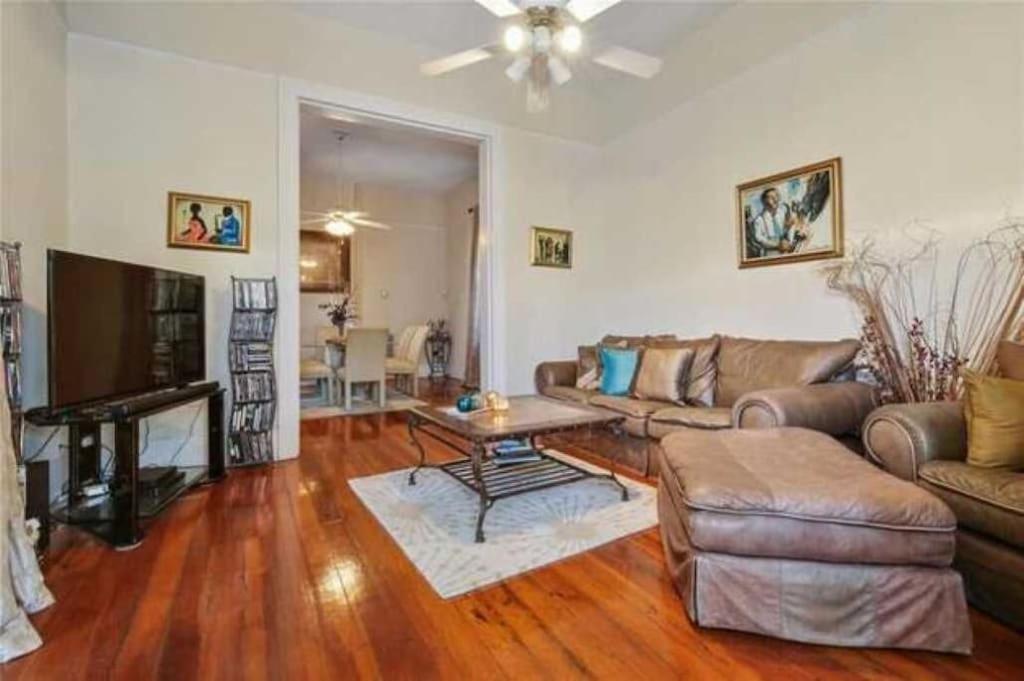 Historic Cottage 3 mins to the French Qtr. Sleeps 12 view 4