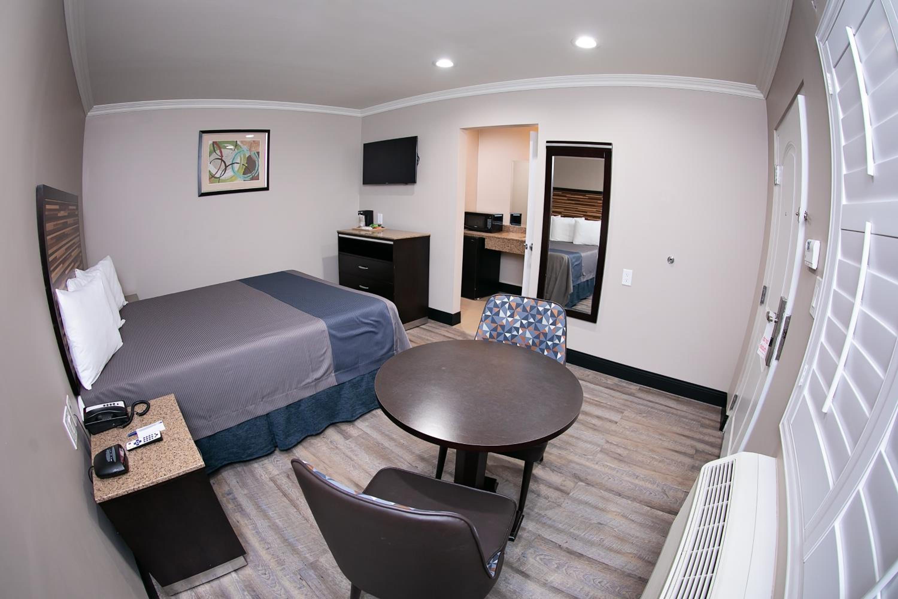 Diamond Bell Inn & Suites
