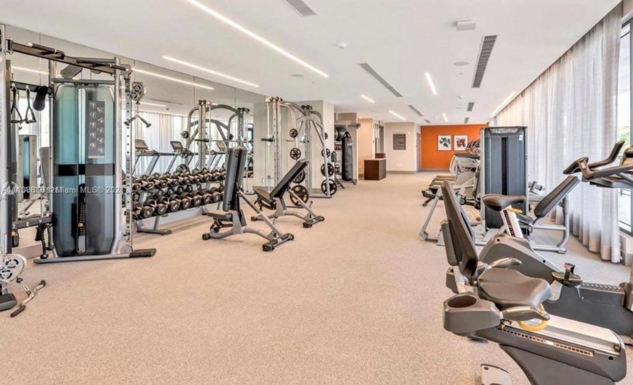 5350 Park inn Suite