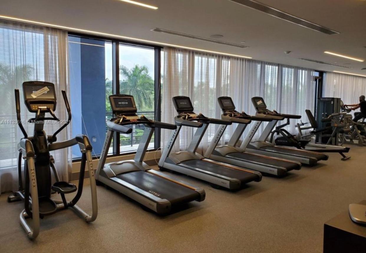 5350 Park inn Suite