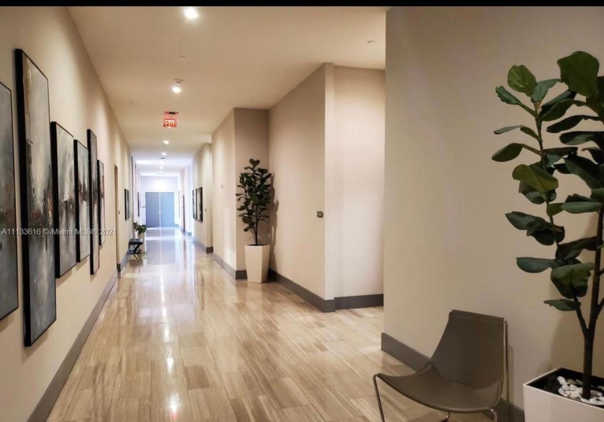 5350 Park inn Suite