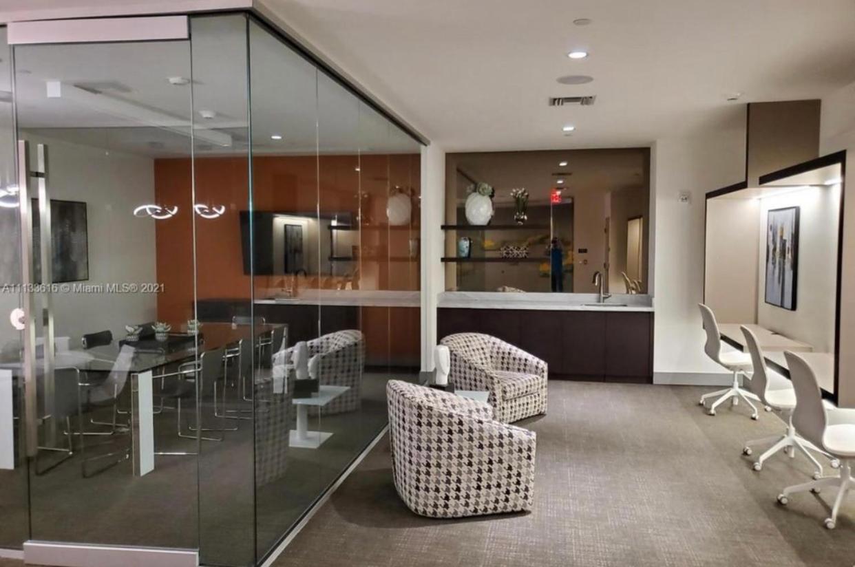 5350 Park inn Suite