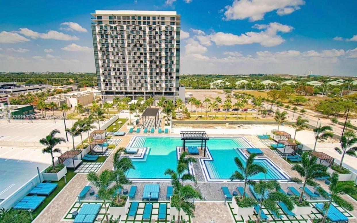 5350 Park inn Suite