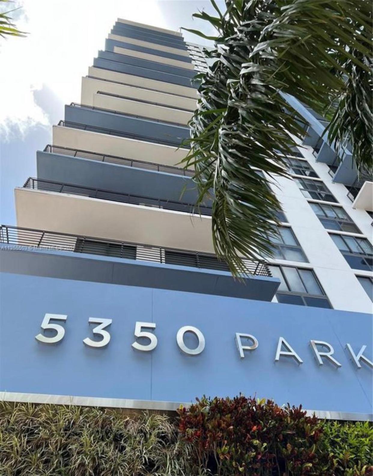 5350 Park inn Suite