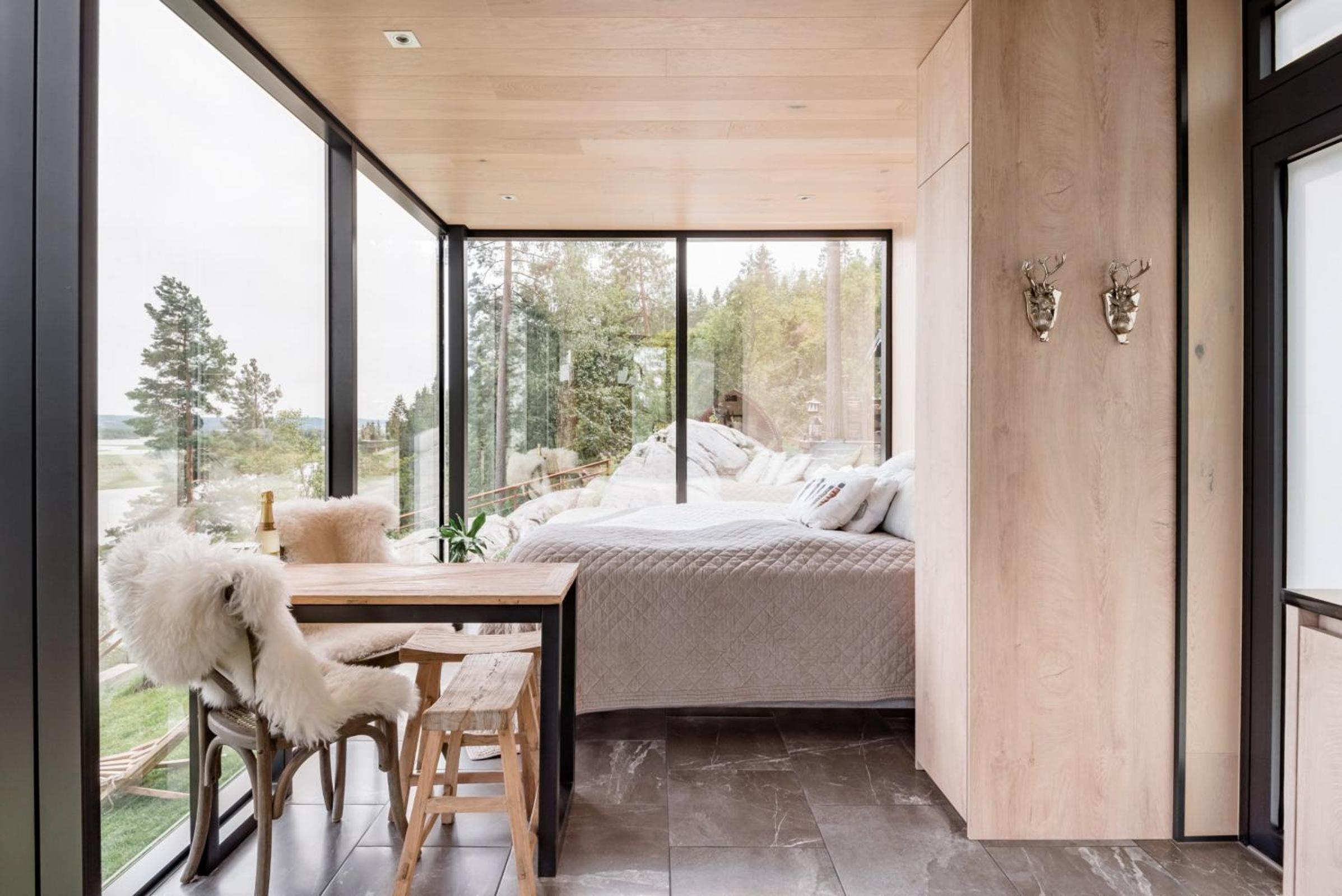 The WonderInn Mirrored Glass Cabin - Wonderinn Delta