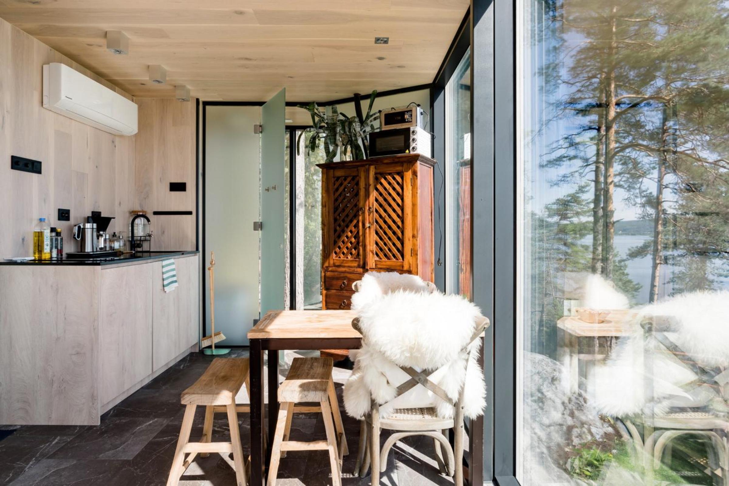 The WonderInn Mirrored Glass Cabin - Wonderinn Delta, photo 28