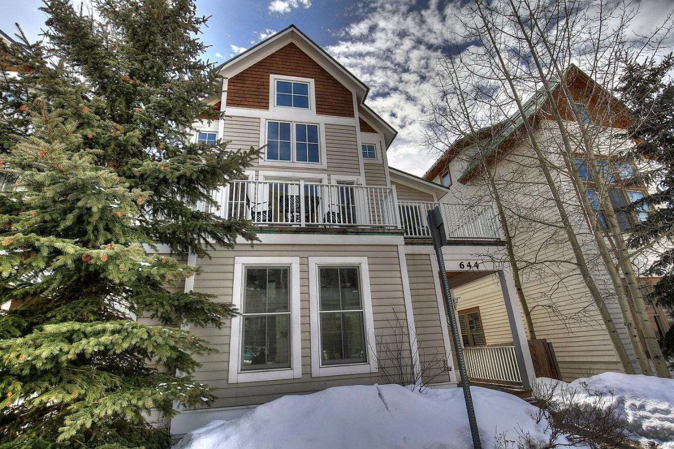Lux Home with Gas Fireplace, Hot Tub, 8 min to lift 7 - Bunk Room for Kids! home view 4