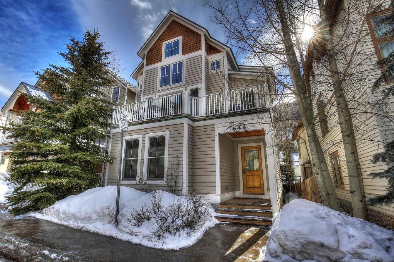 Lux Home with Gas Fireplace, Hot Tub, 8 min to lift 7 - Bunk Room for Kids! home view 5