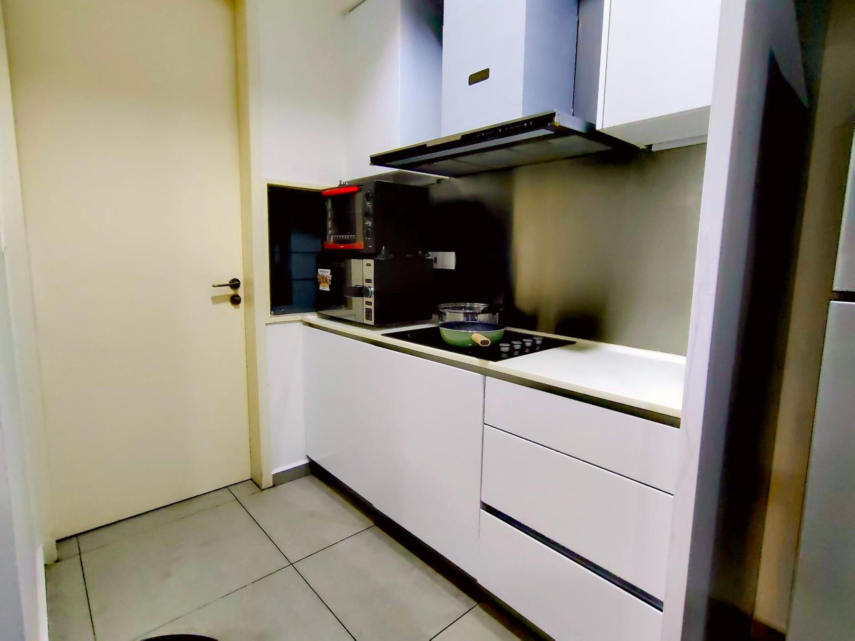 Petalz Luxury Suite 10Pax MID VALLEY OLD KLANG ROAD OUG KLANG LAMA KL