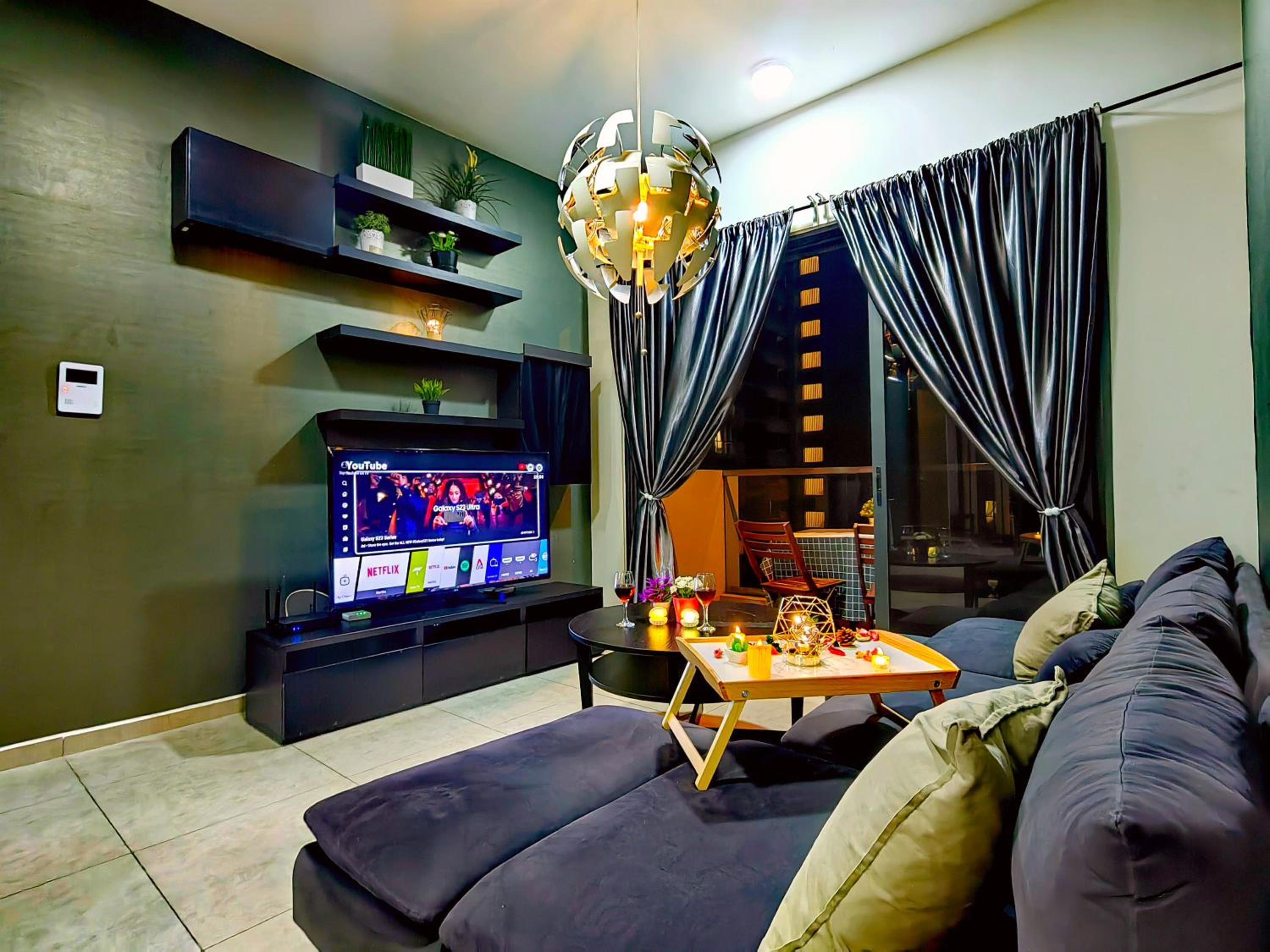 Petalz Luxury Suite 10Pax MID VALLEY OLD KLANG ROAD OUG KLANG LAMA KL