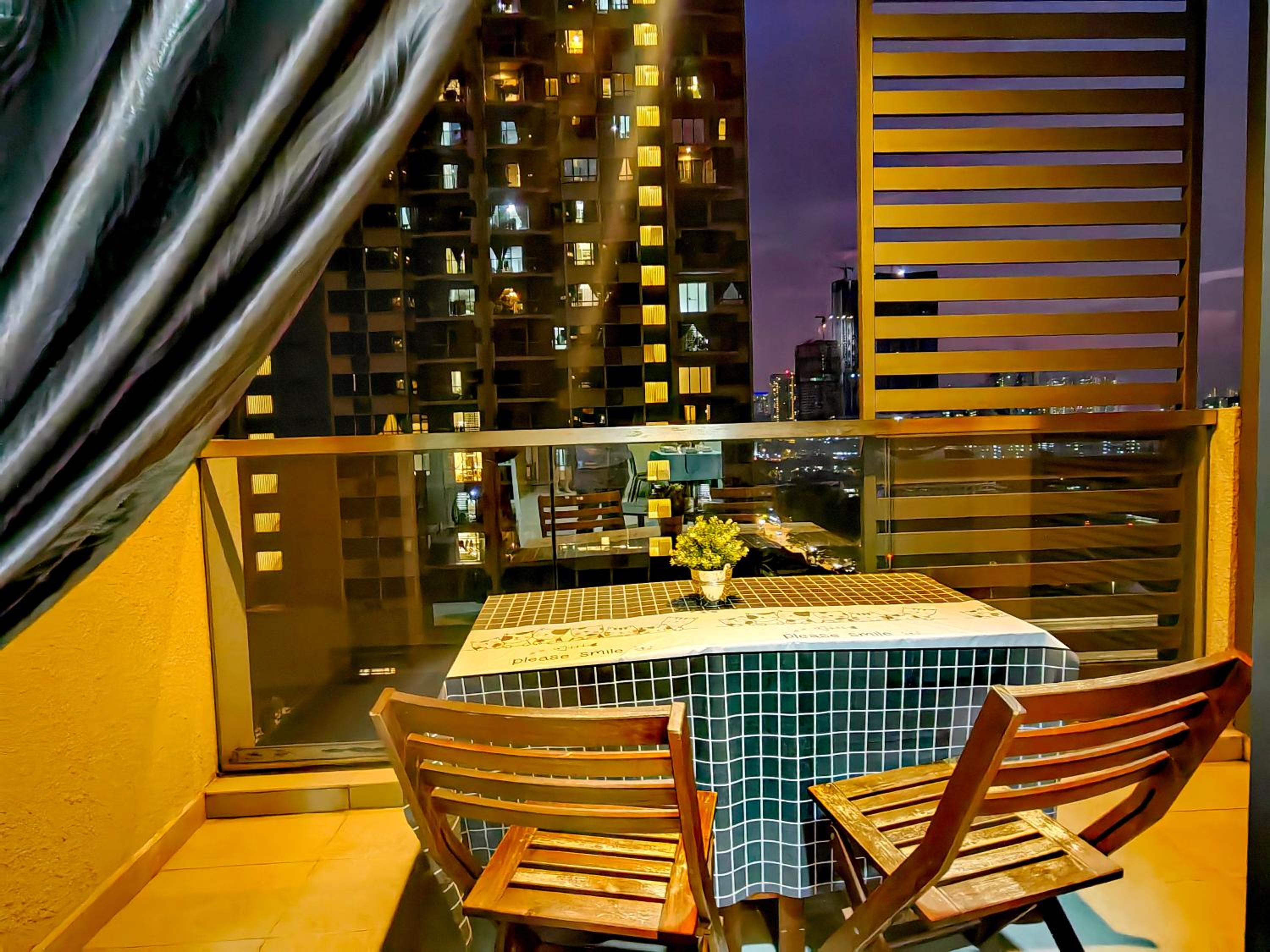 Petalz Luxury Suite 10Pax MID VALLEY OLD KLANG ROAD OUG KLANG LAMA KL