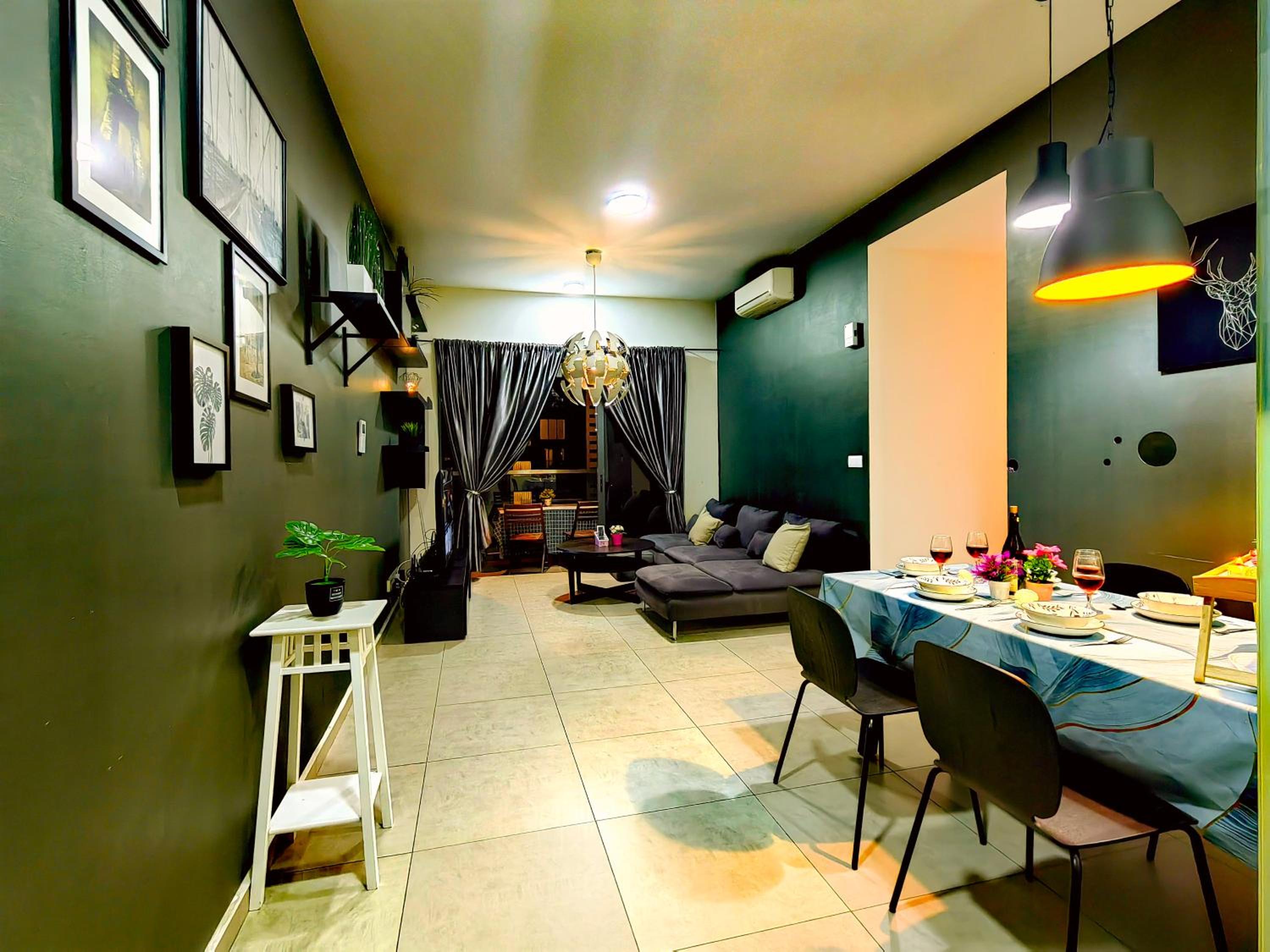 Petalz Luxury Suite 10Pax MID VALLEY OLD KLANG ROAD OUG KLANG LAMA KL