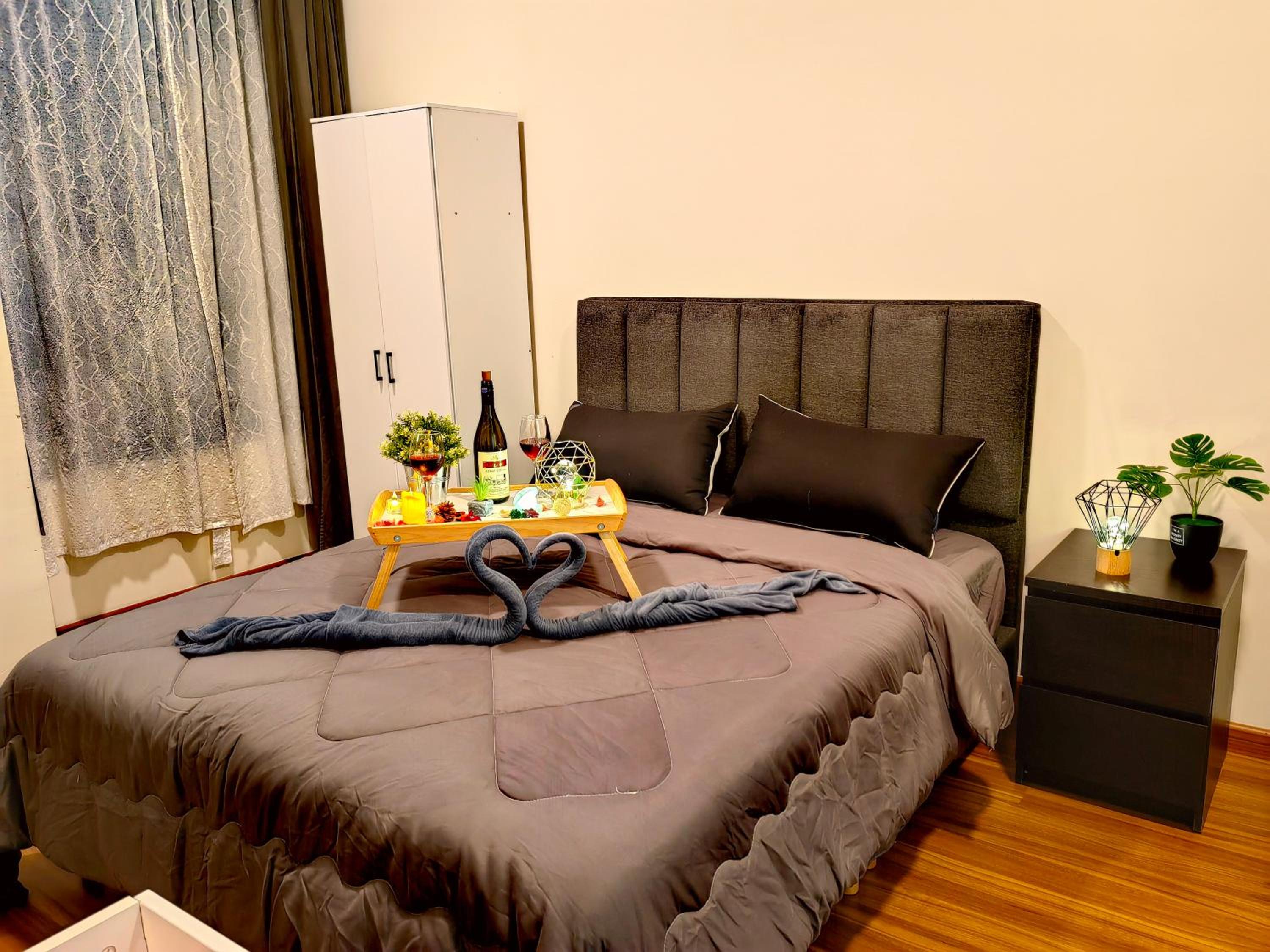 Petalz Luxury Suite 10Pax MID VALLEY OLD KLANG ROAD OUG KLANG LAMA KL