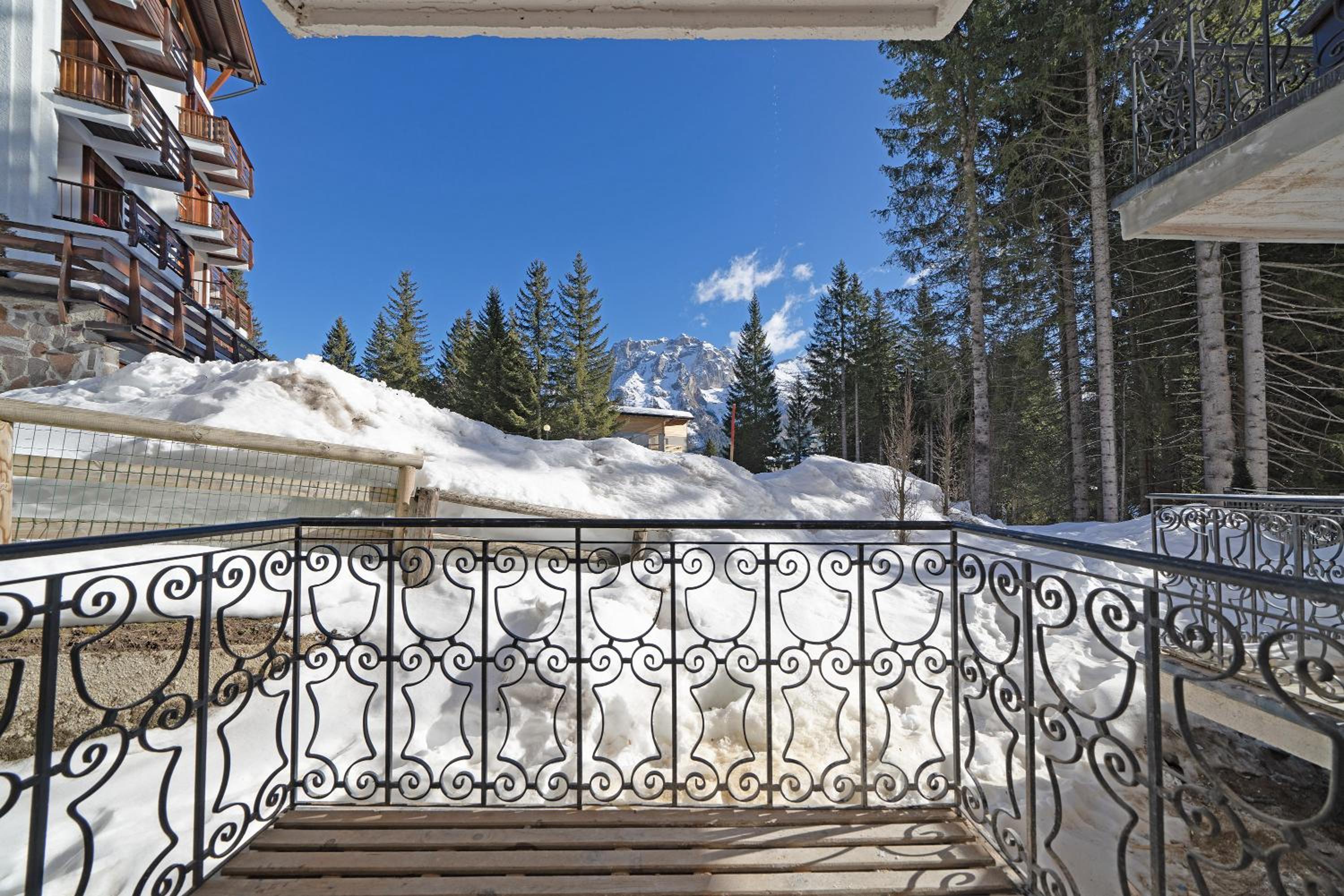 Nuovo Appartamento Super Vista a Campiglio Parking Privato view 2