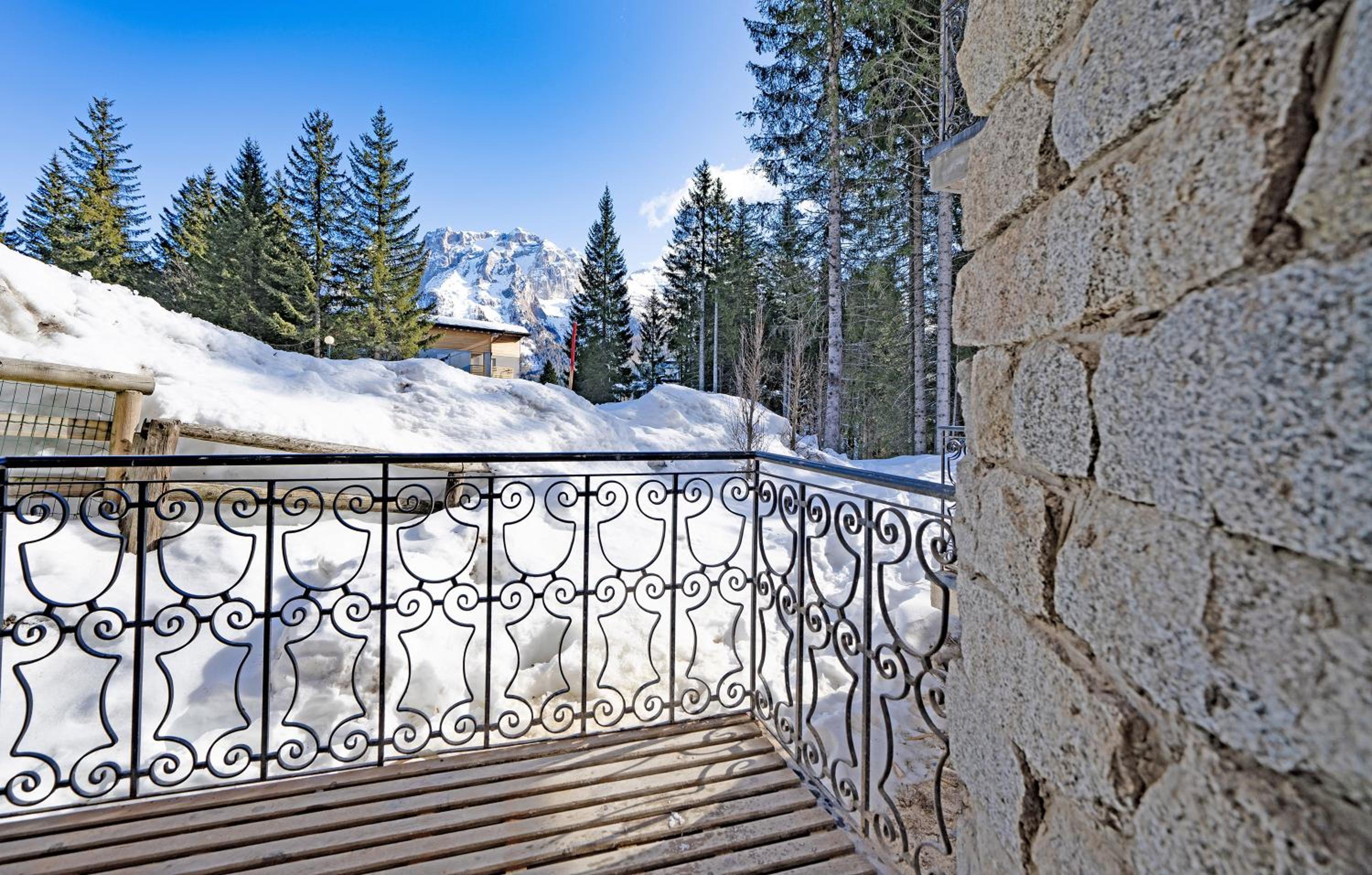 Nuovo Appartamento Super Vista a Campiglio Parking Privato view 3