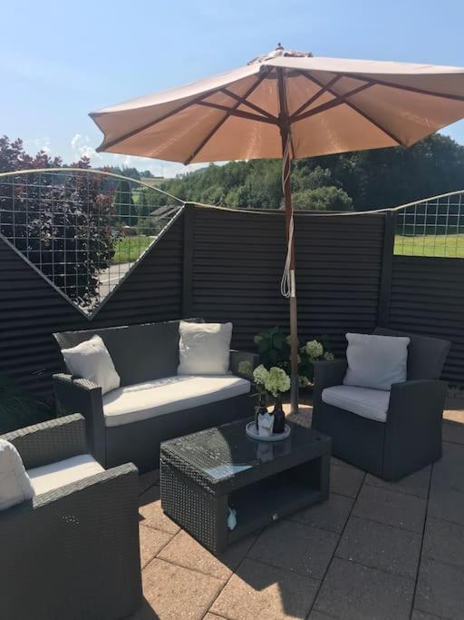 Appartement mit Alpensicht, beheiztem Pool, Garten