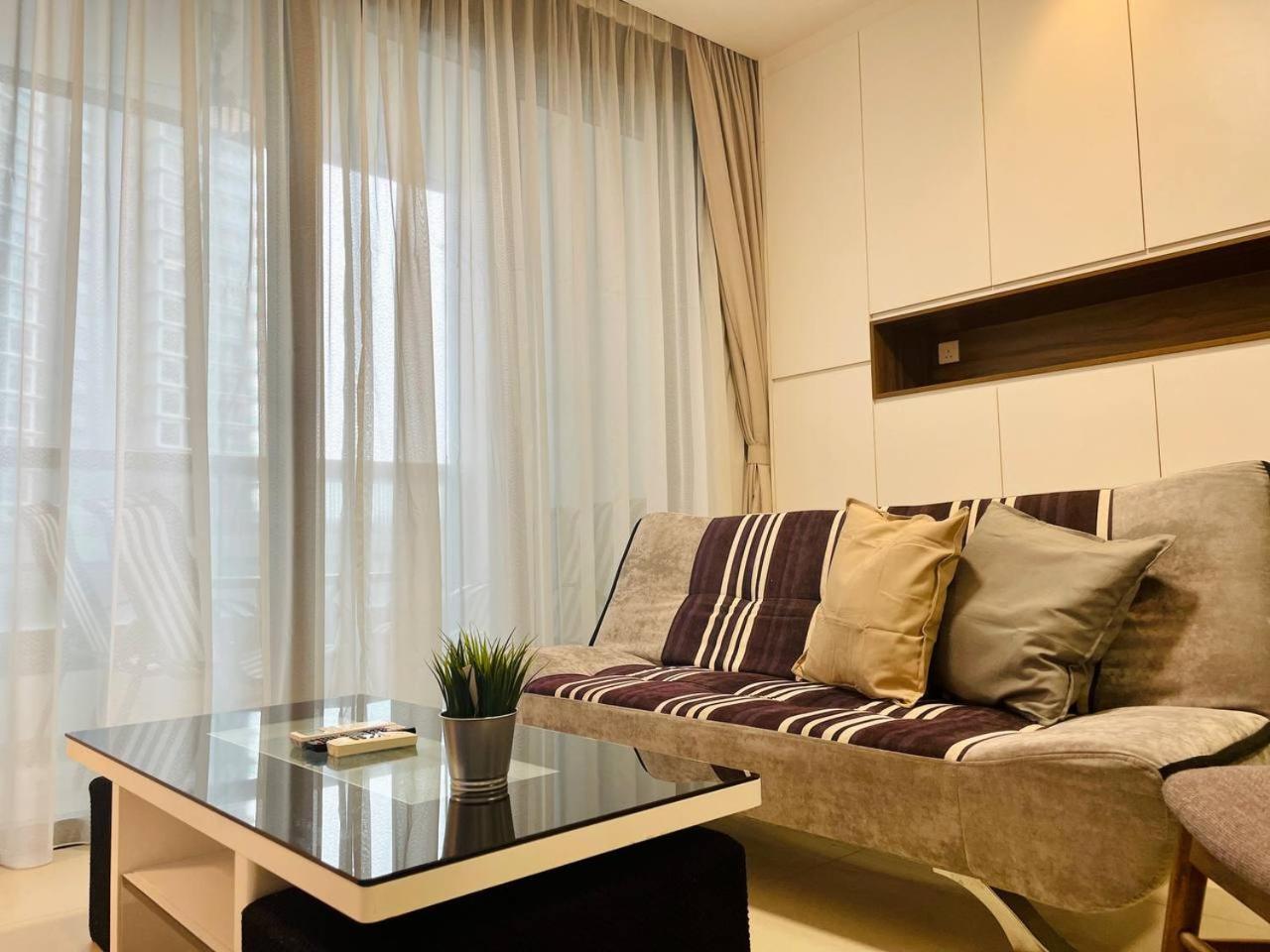 Arcoris Mont Kiara 1 - 5 pax