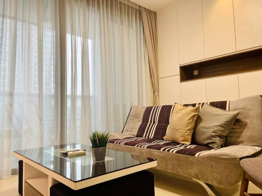Arcoris Mont Kiara 1 - 5 pax