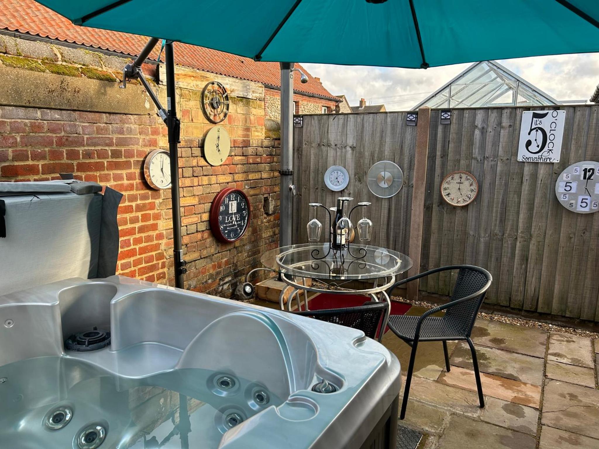 5 O Clock Somewhere with Private Hot Tub