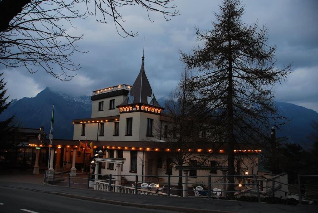 Komplettes Hotel mit 10 Zimmern