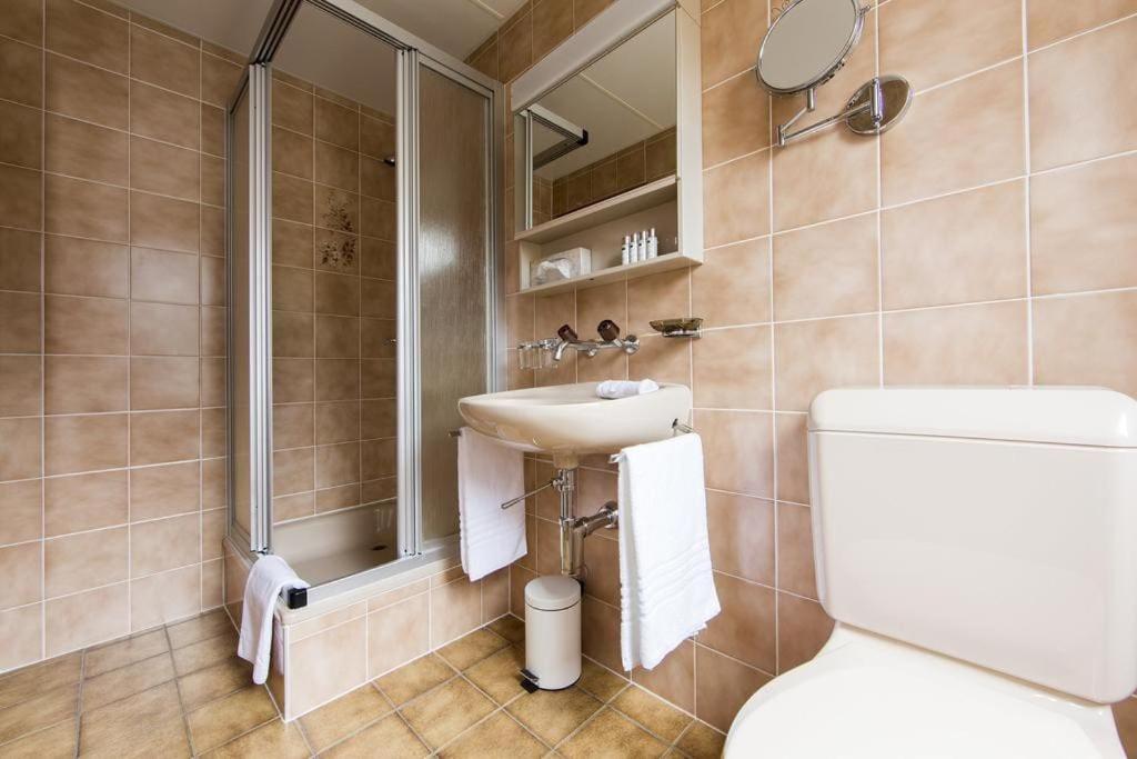 Komplettes Hotel mit 10 Zimmern